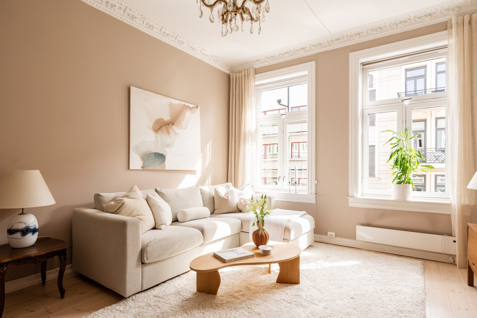 Her er det god plass til en sofaseksjon med tilhørere møblement. Galleribilde