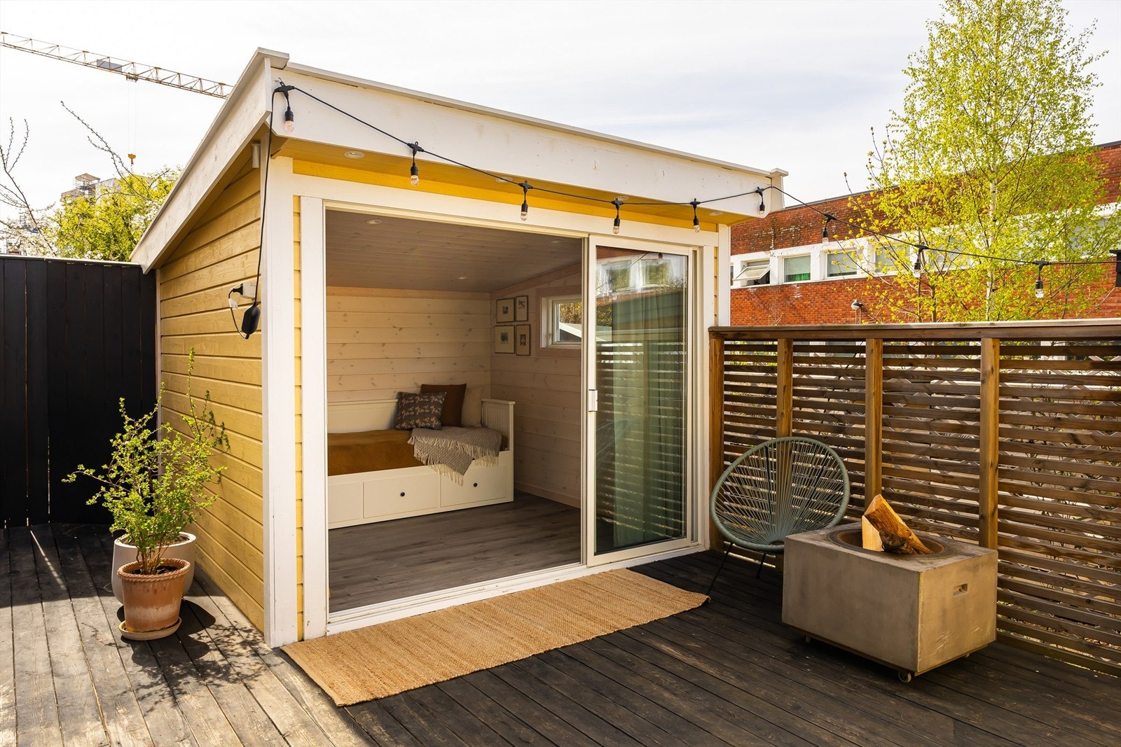 Du har i tillegg et anneks som fungerer veldig godt som sommerstue på sommeren og som hjemmekontor og vinterhage på vinterstid. Galleribilde