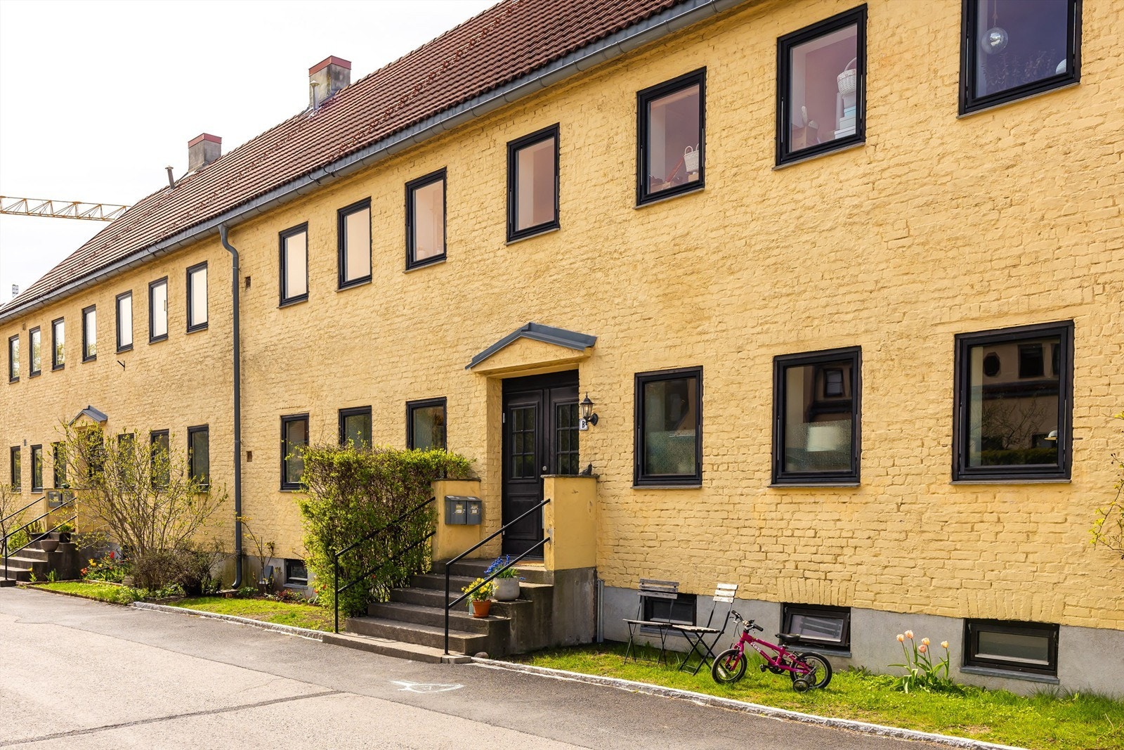 Hagebyen preges av frodige hager, flott bebyggelse, skjermet fra trafikkstøy og med hyggelige naboer. Galleribilde