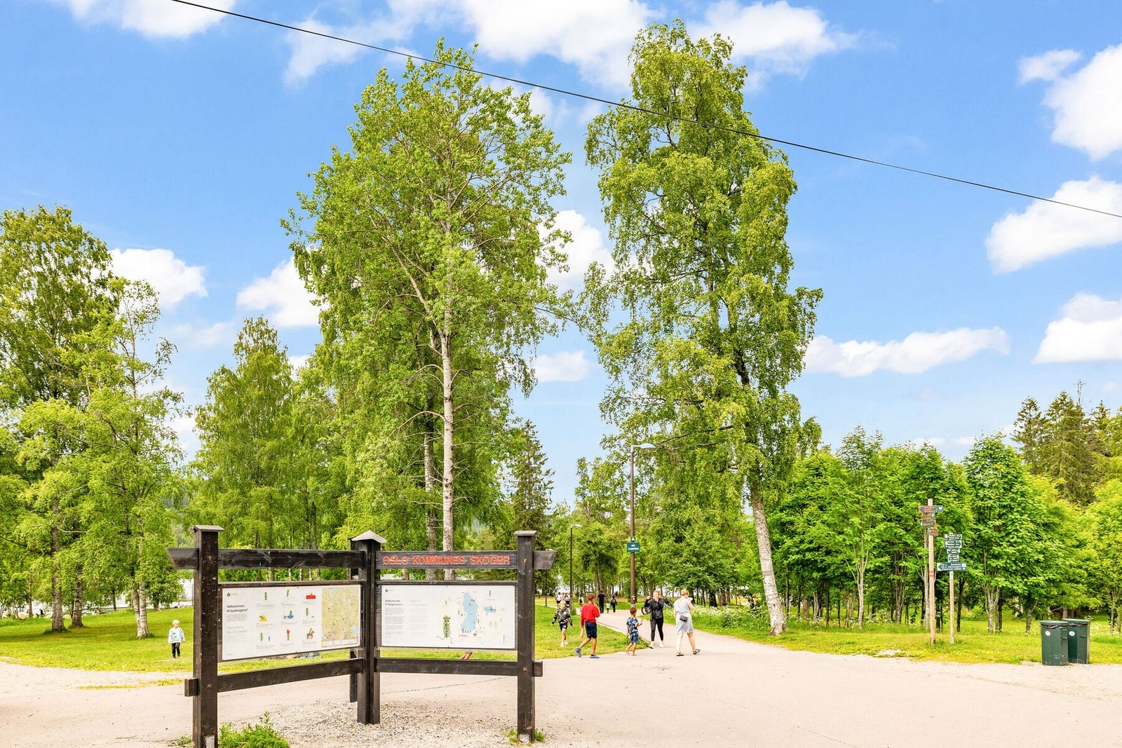 I nærområdene finner man de frodige friområdene Grinda, Havnabakken og Sognsvann Galleribilde