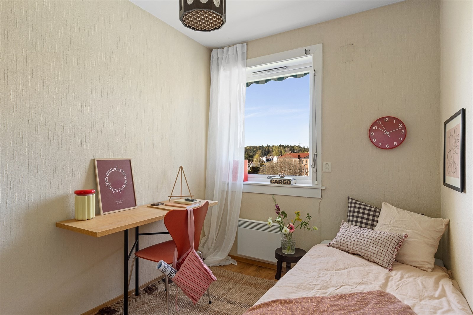 Dette rommet passer perfekt som et barnerom, gjesterom eller kontor. Galleribilde