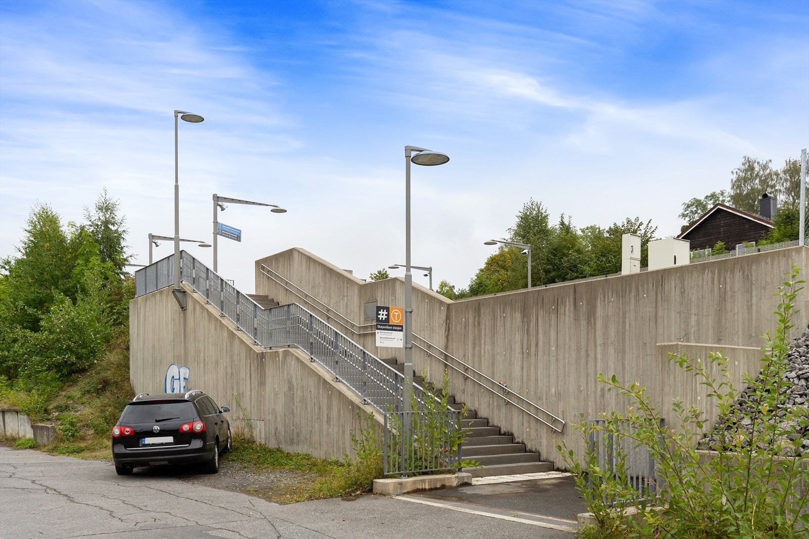 Det er bare 300 meter til T-banestasjon på Skøyenåsen Galleribilde