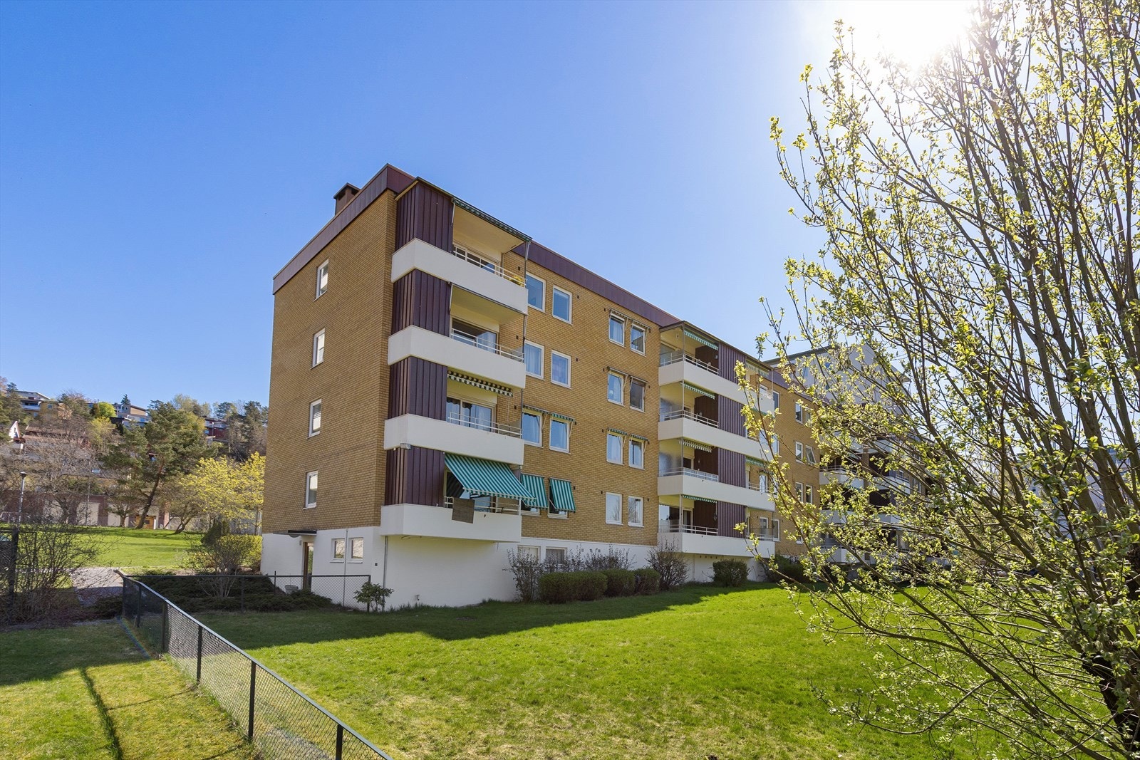 Pene teglstensfasader i sameiet. Blakstad og Munthe-Kaasvar arkitektene som sto bak utbyggingen på Søndre Skøyen gårds grunn på slutten av 1960 tallet. Galleribilde