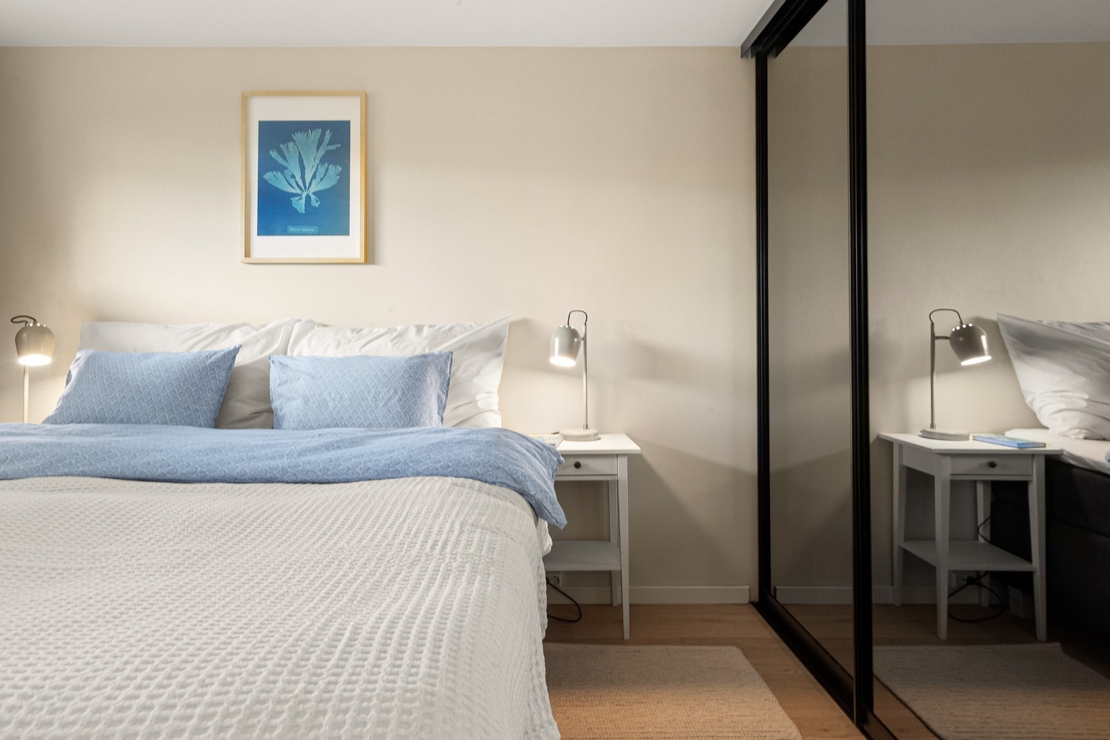Hovedsoverom med skyvedørsgarderobe Galleribilde