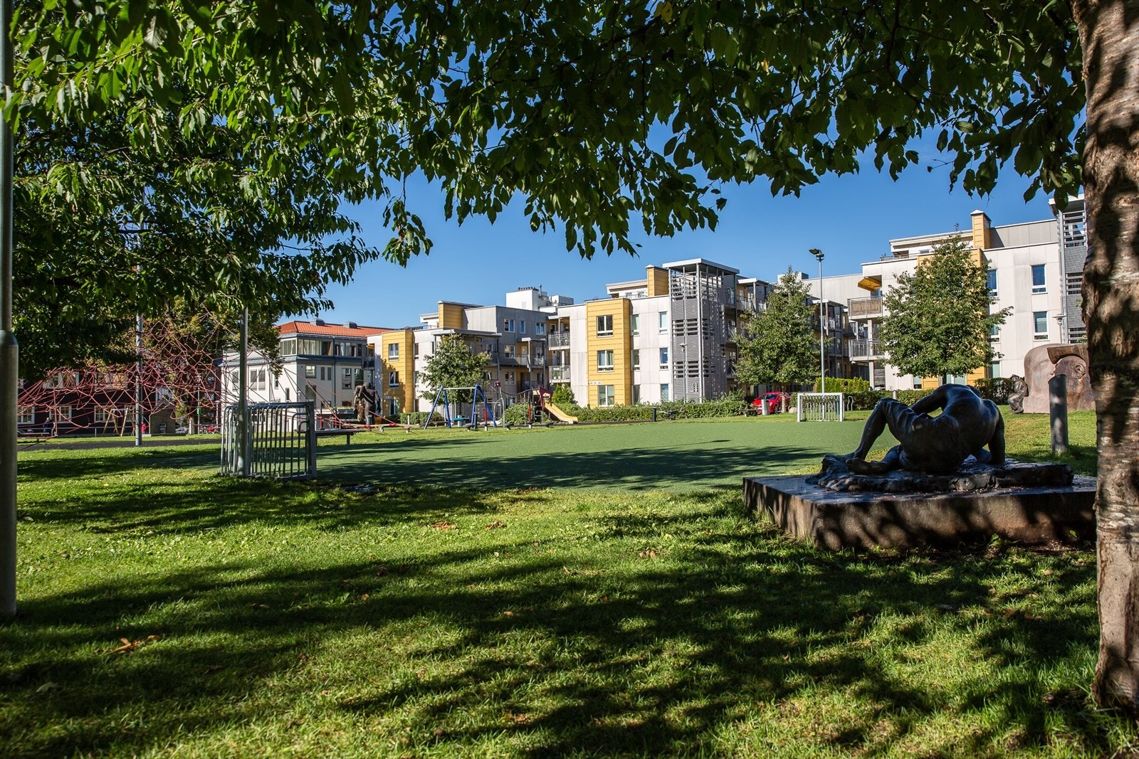 Peer Gynt parken er en skulpturpark med 20 skulpturer basert på ulike scener i Henrik Ibsens skuespill Peer Gynt. Her er det også lekeplass for de små og store, fine plenarealer. Galleribilde