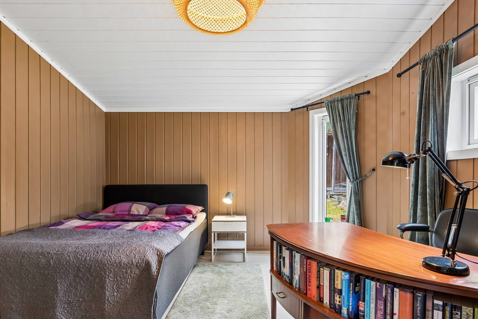Rommet er lyst og egner seg godt som soverom, gjesterom eller kontor. Galleribilde