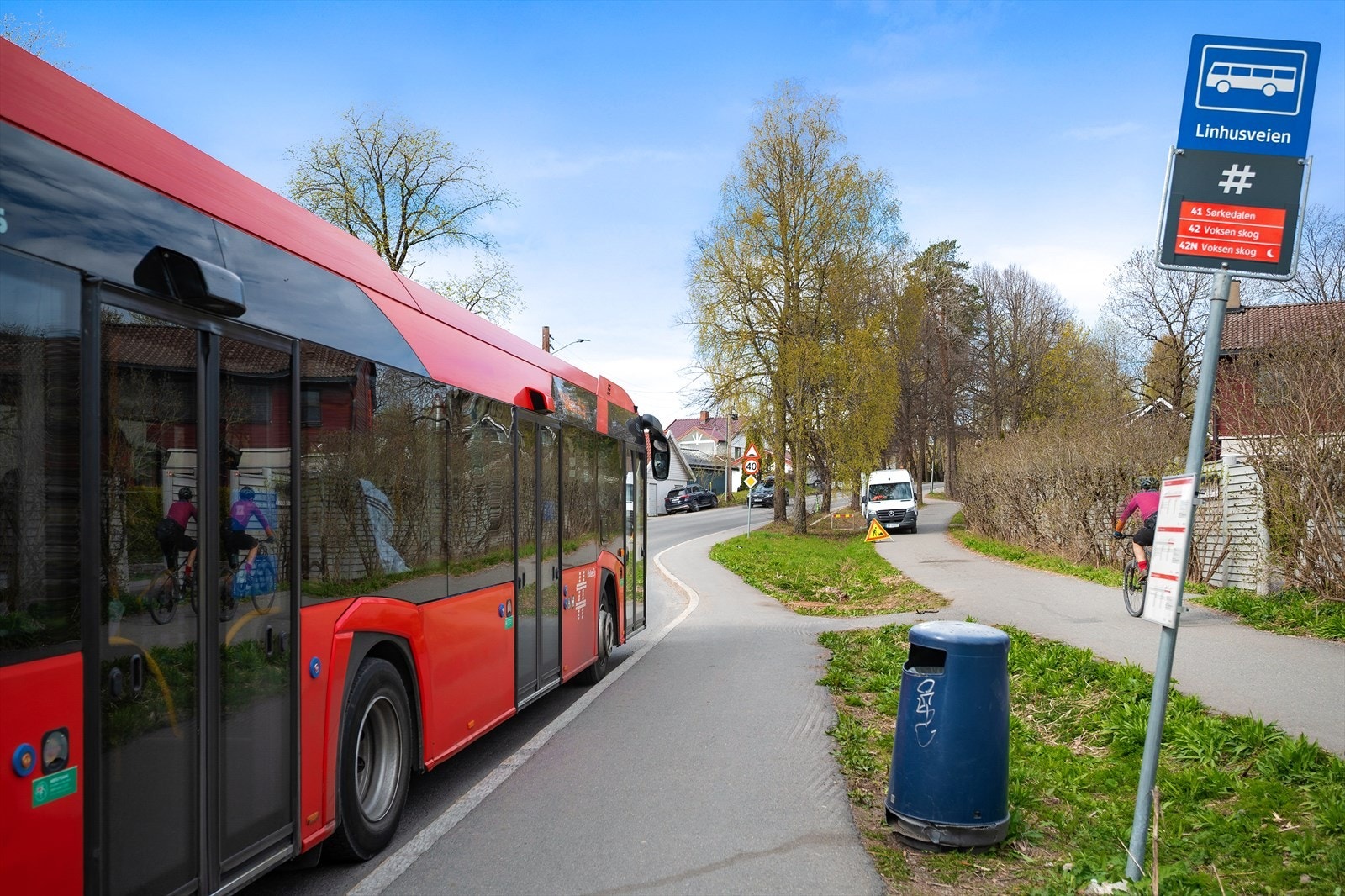 Med kun 2 minutters gange fra boligen finner man Linhusveien bussholdeplass Galleribilde