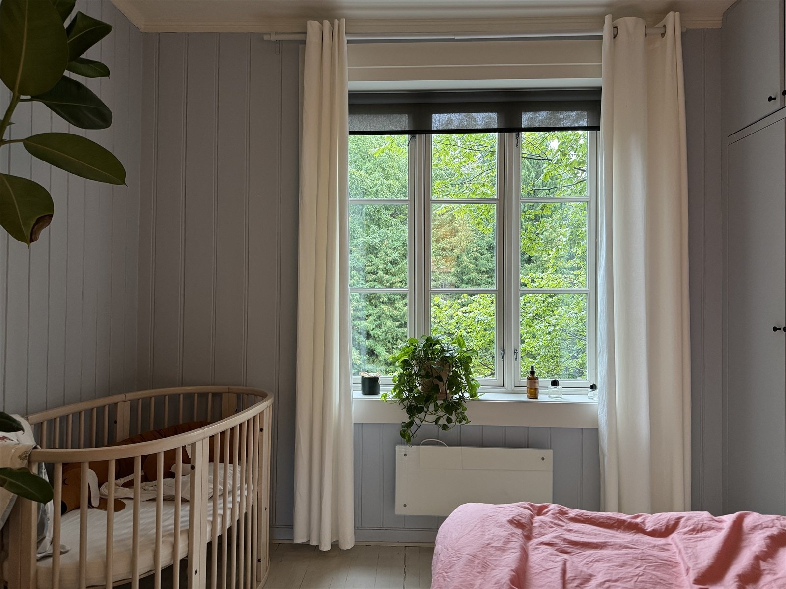 Selgers bilde av utsikten sommerstid. Galleribilde