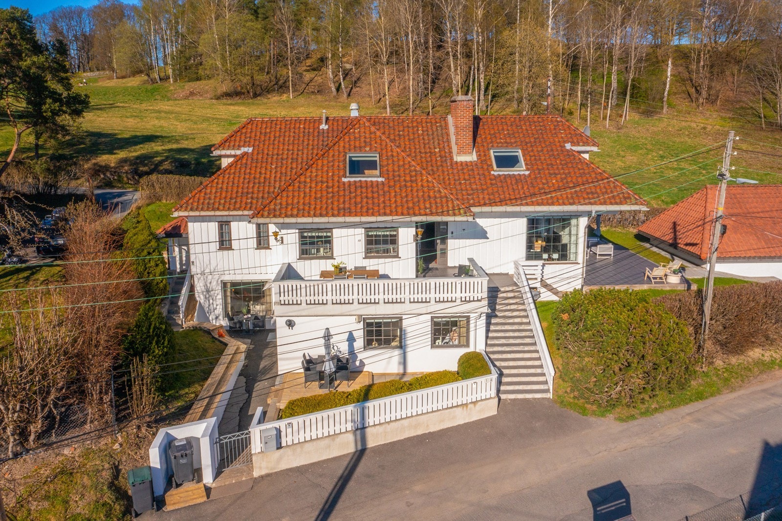 Velkommen til Thygesons Vei 1A! En innholdsrik hel tomannsbolig med en høy og fri beliggenhet som gir utsikt og gode solforhold.
Foto: Martine Eren Jacobsen Galleribilde