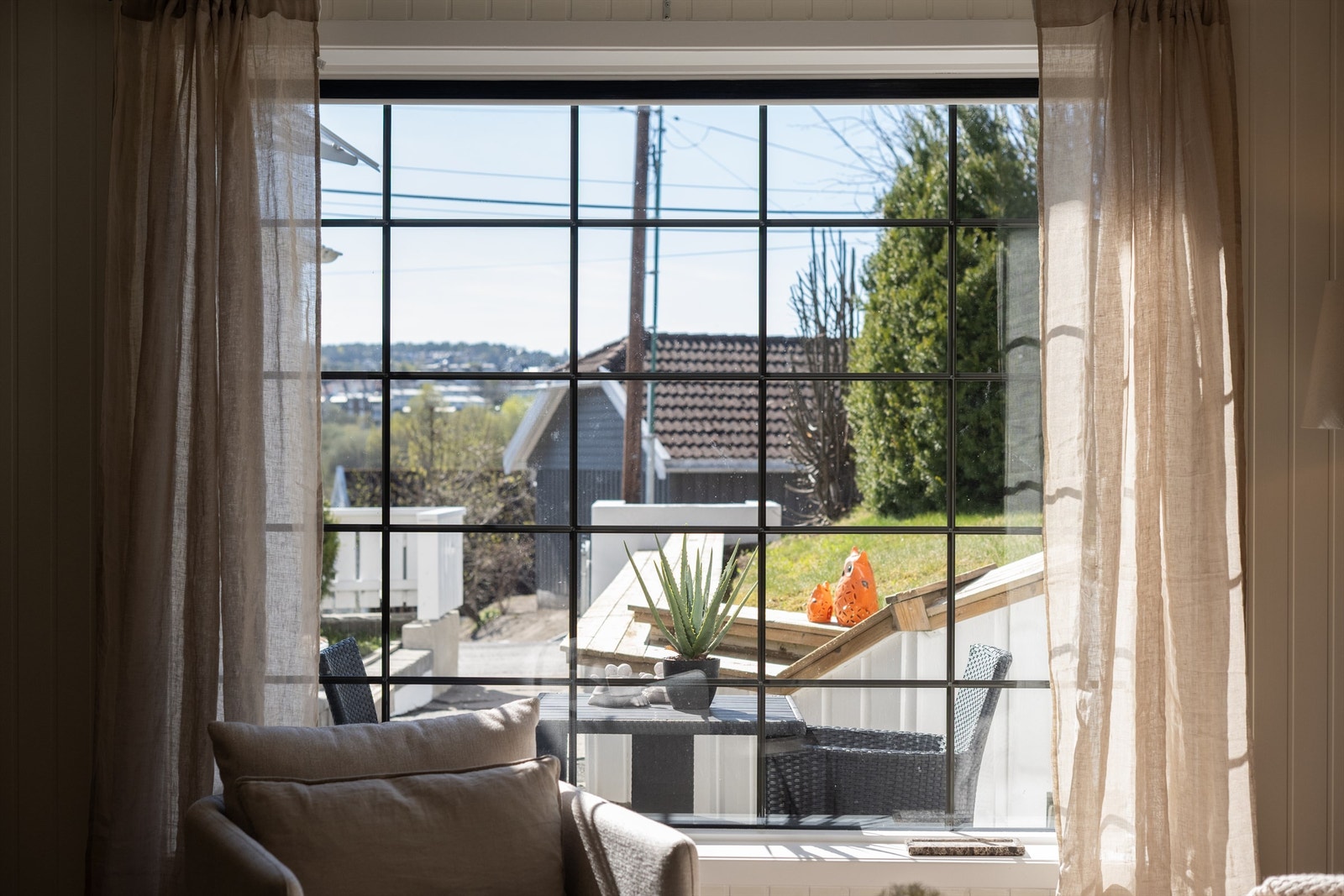 De sprosseinndelte vinduene slipper inn rikelig med dagslys. Galleribilde