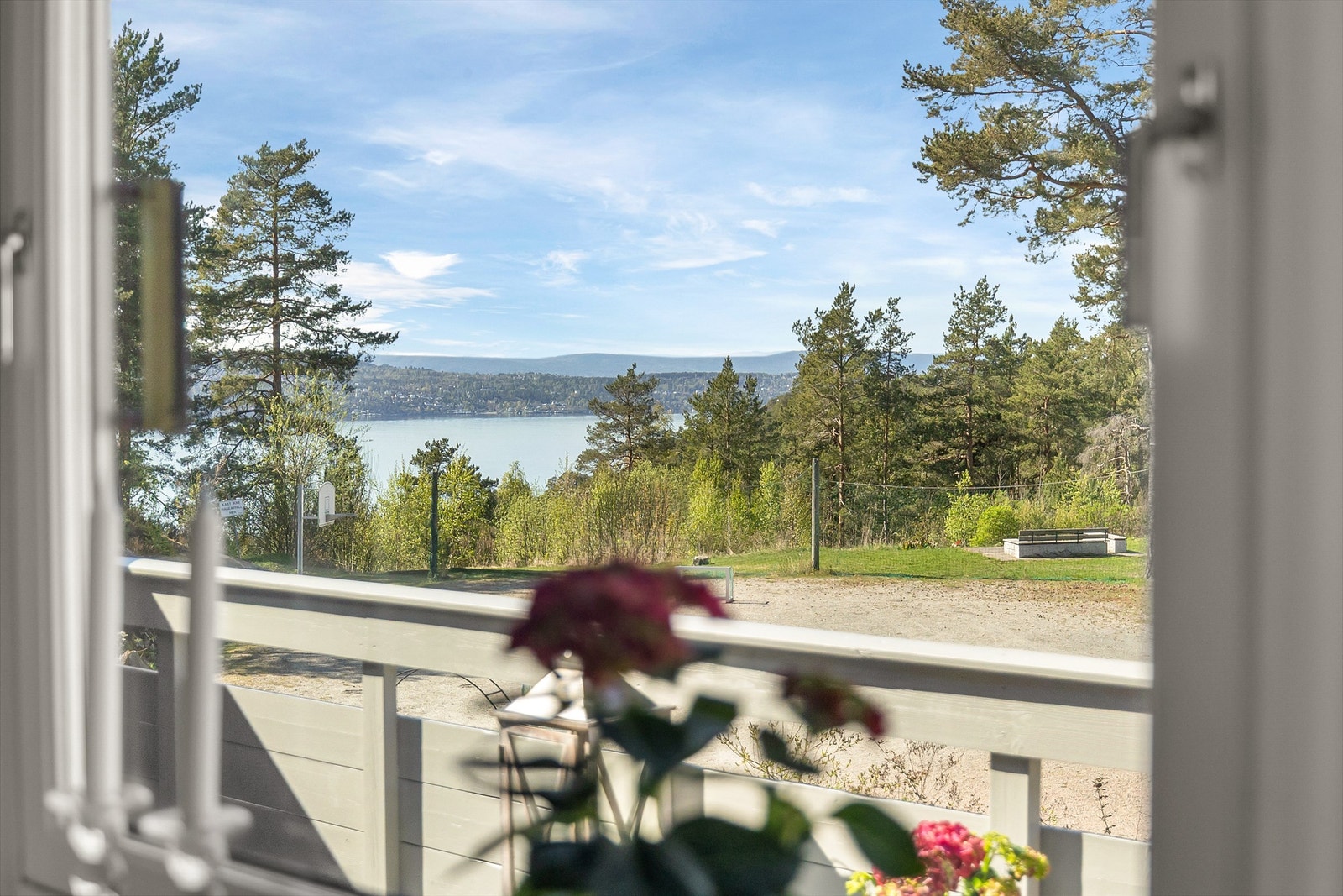 Fjordutsikt fra kjøkkenet. Galleribilde