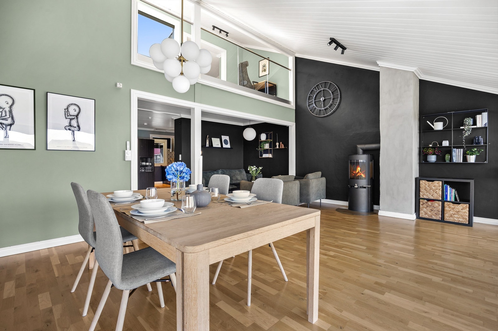 Stuen er romslig og lar seg lett møblere etter eget ønske. Galleribilde