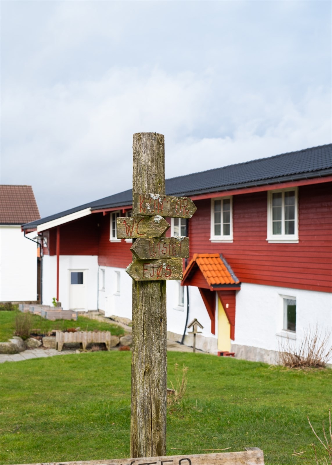 Her kan man se på flere dyr, gå tur, grille eller benytte deg av lekeplassen. Galleribilde