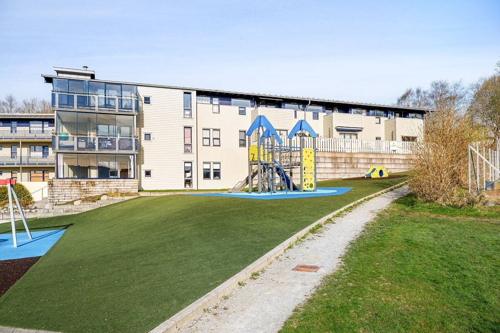 Leiligheten er romslig med en funksjonell planløsning med alt på ett plan og livsløpsstandard. Galleribilde