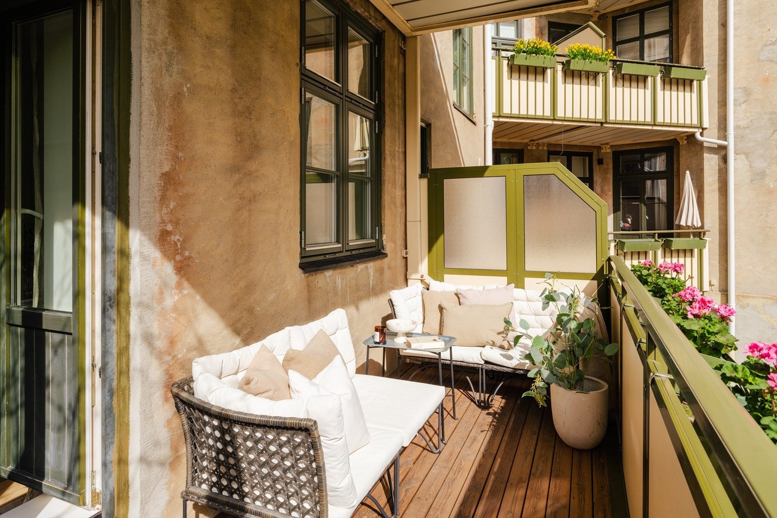 Balkong på ca. 8 m² ligger sydvestvendt og har gode solrforhold. Galleribilde