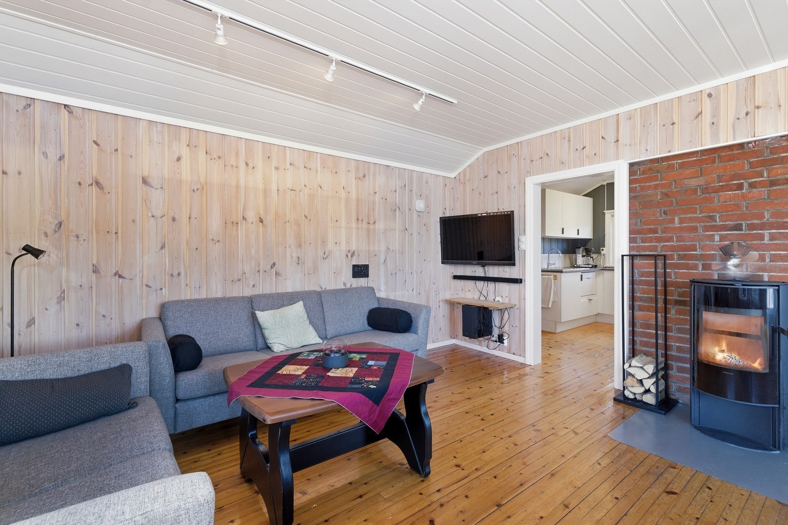 En peisovn fra 2014 sørger for ekstra varme og hygge på kalde dager. Galleribilde