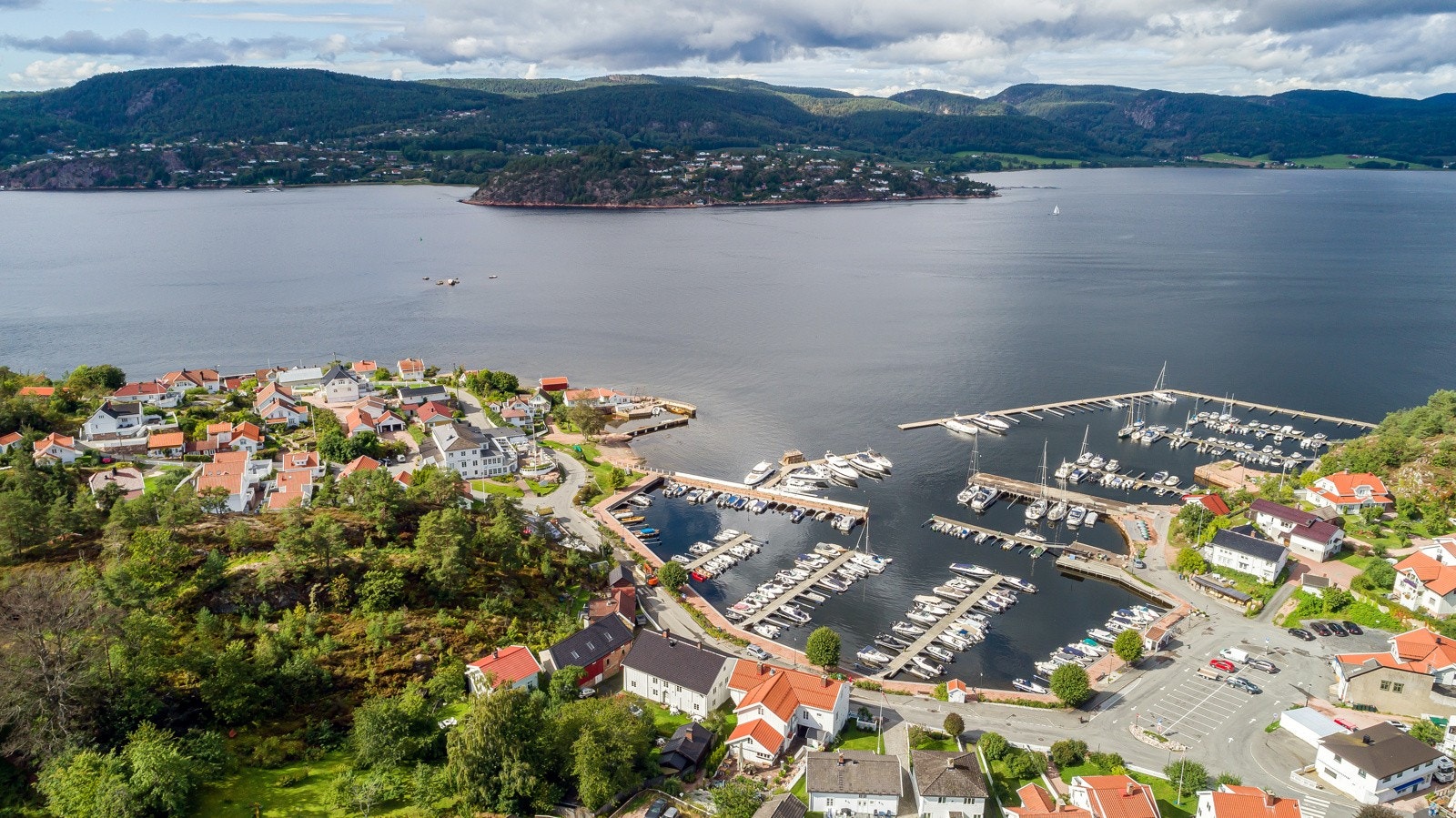 Holmsbu er kun en kort båttur unna. Galleribilde