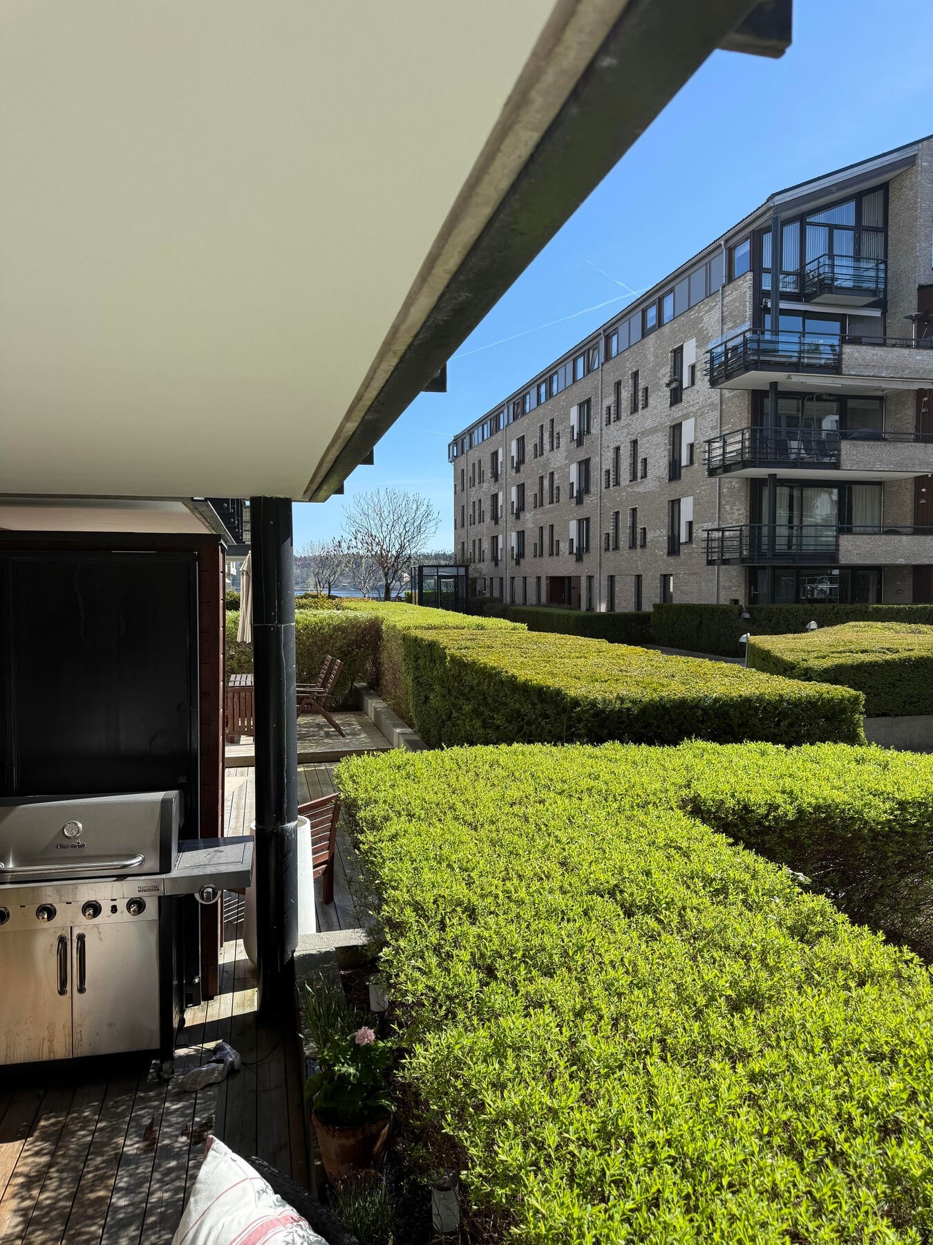 Terrassen er på 11 kvm, og har god plass til balkongmøblement og grill. Galleribilde