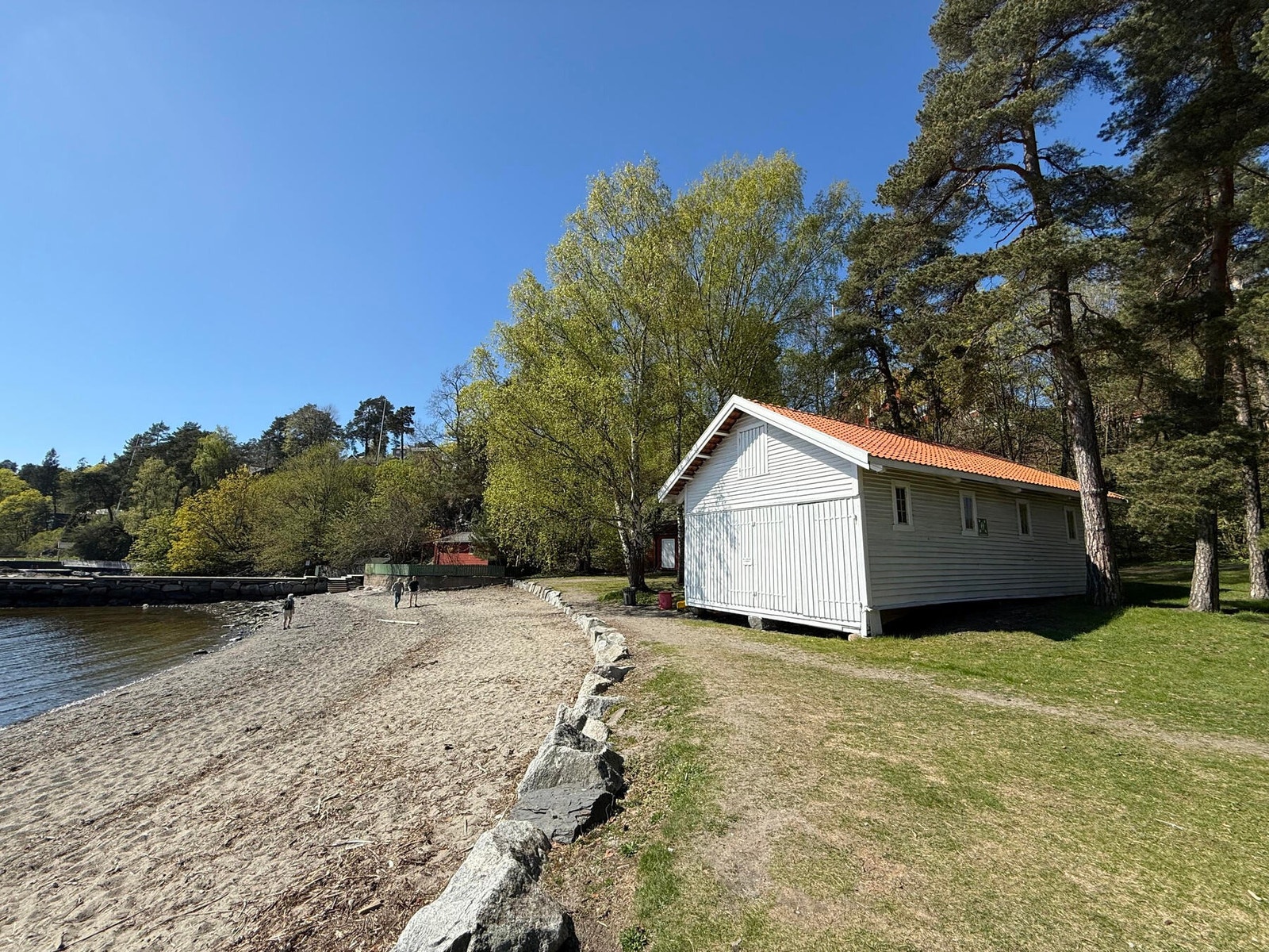 Rett ved leiligheten finner du en idyllisk kyststi for rolige spaserturer. Galleribilde