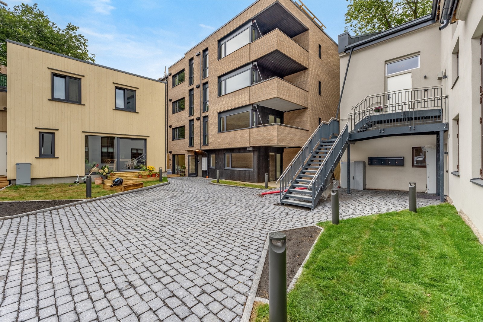 Pent opparbeidet gårdsrom. Galleribilde