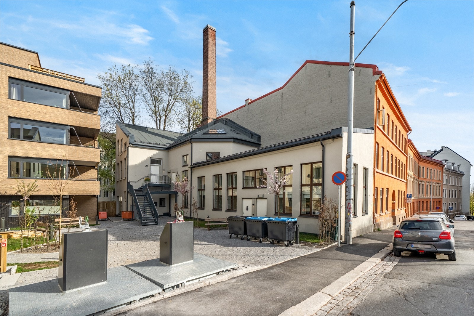 Pent opparbeidet gårdsrom. Galleribilde