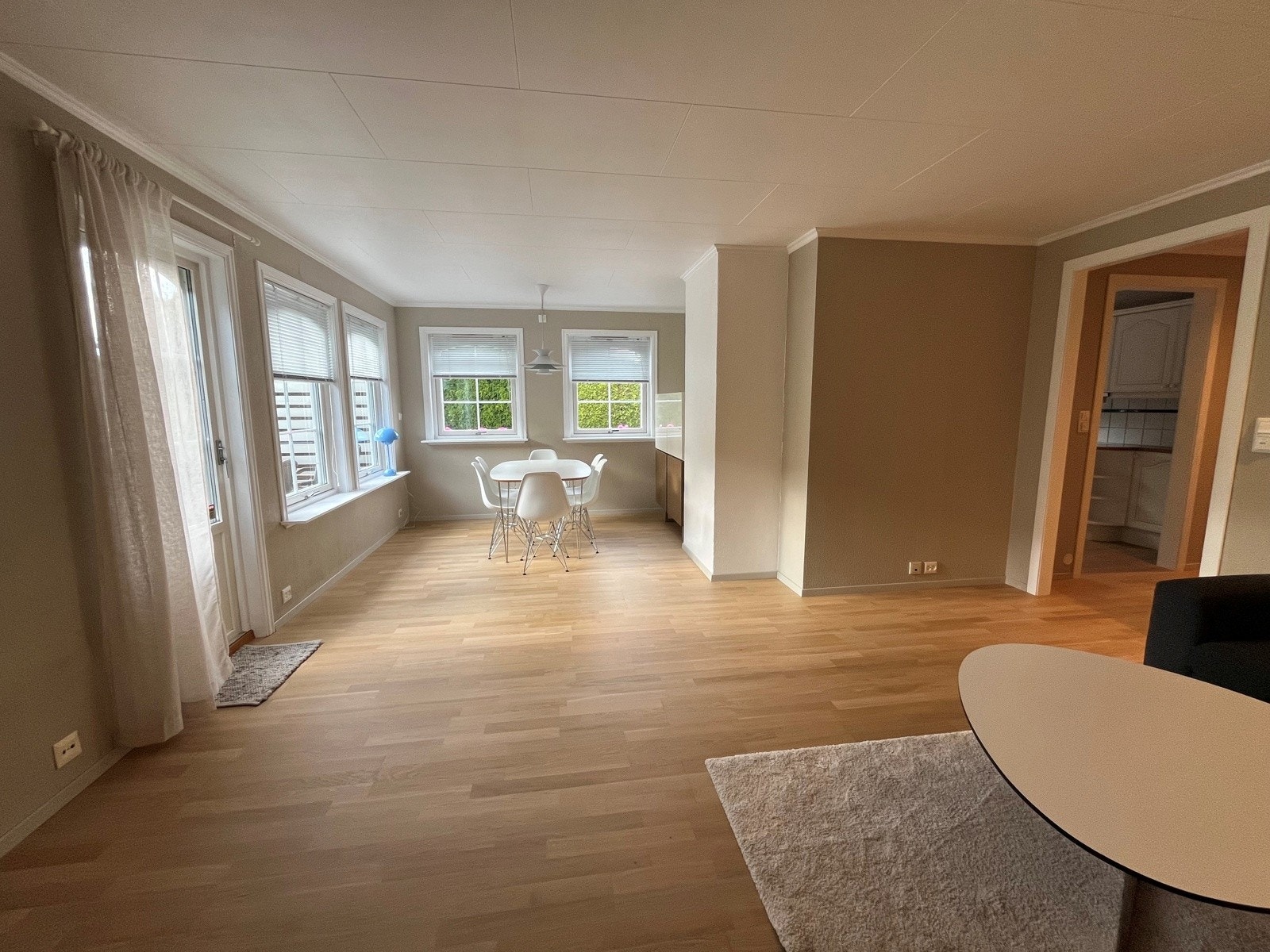 Utleiedelen har en romslig stue. Galleribilde