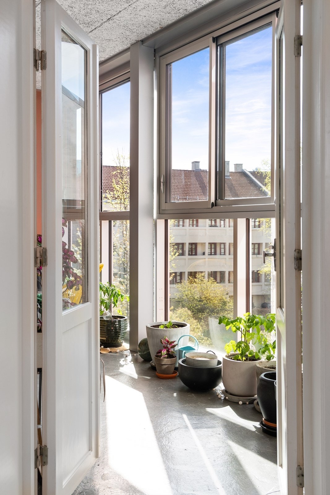 Her er det utgang til boligens innglassede balkong. Galleribilde