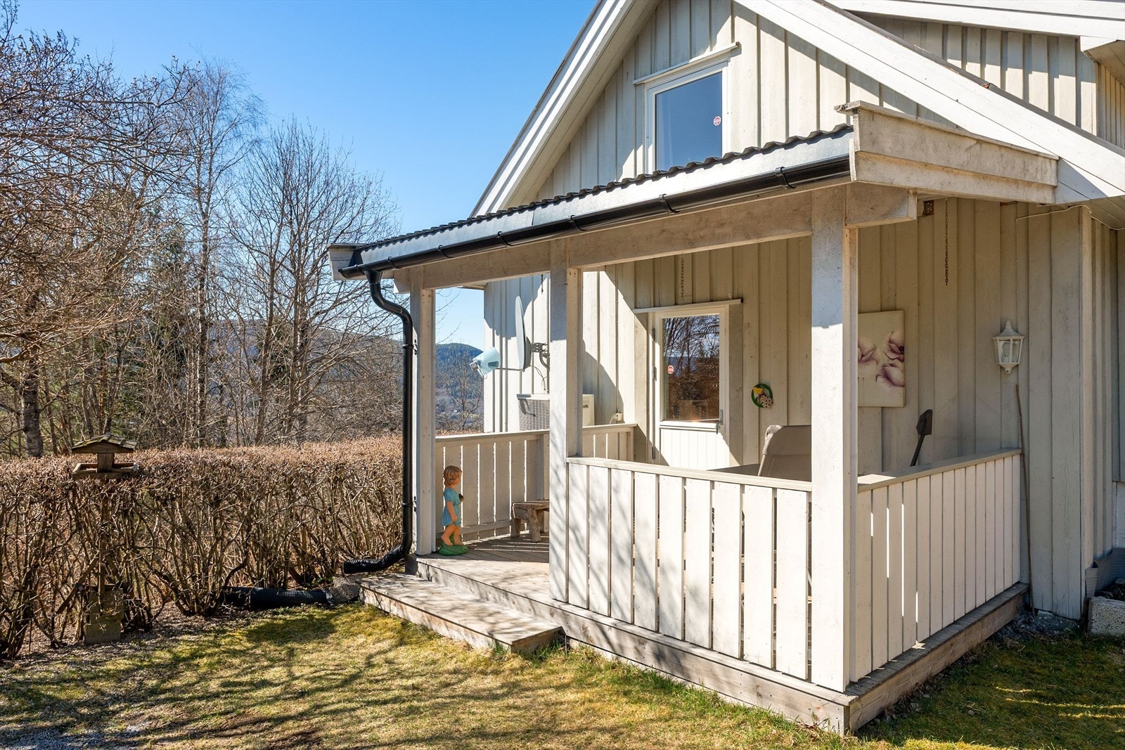 Inntagende overbygd terrasse. Galleribilde