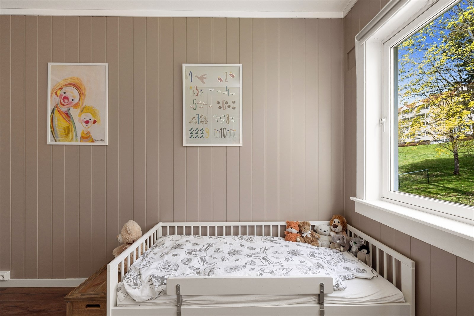 Soverommet er i dag innredet som barnerom, men kan også fint benyttes som kontor eller gjesterom. Galleribilde