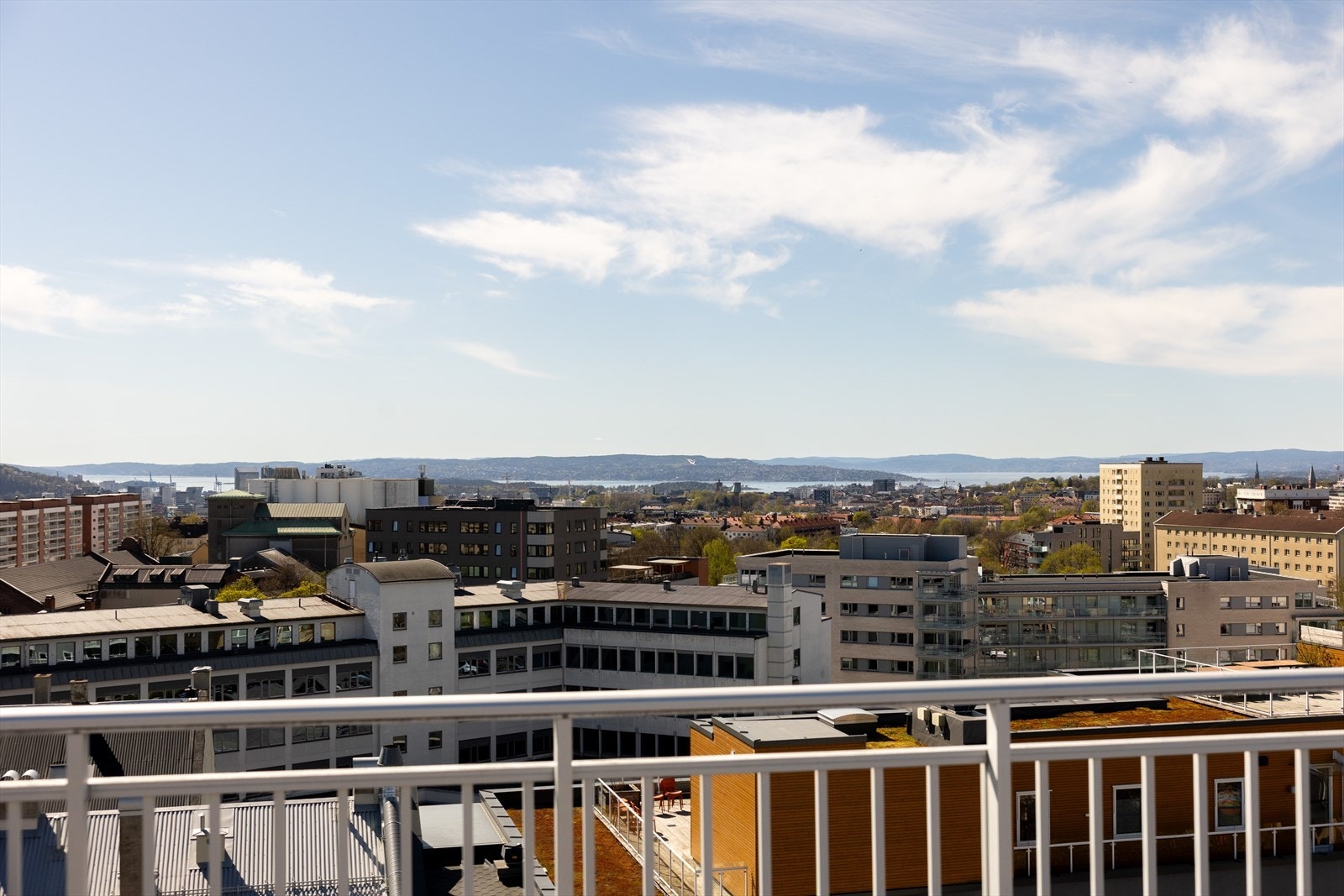 Sameiet tilbyr en felles takterrasse med 360 graders utsikt over Oslo, tilgjengelig for beboerne. Galleribilde