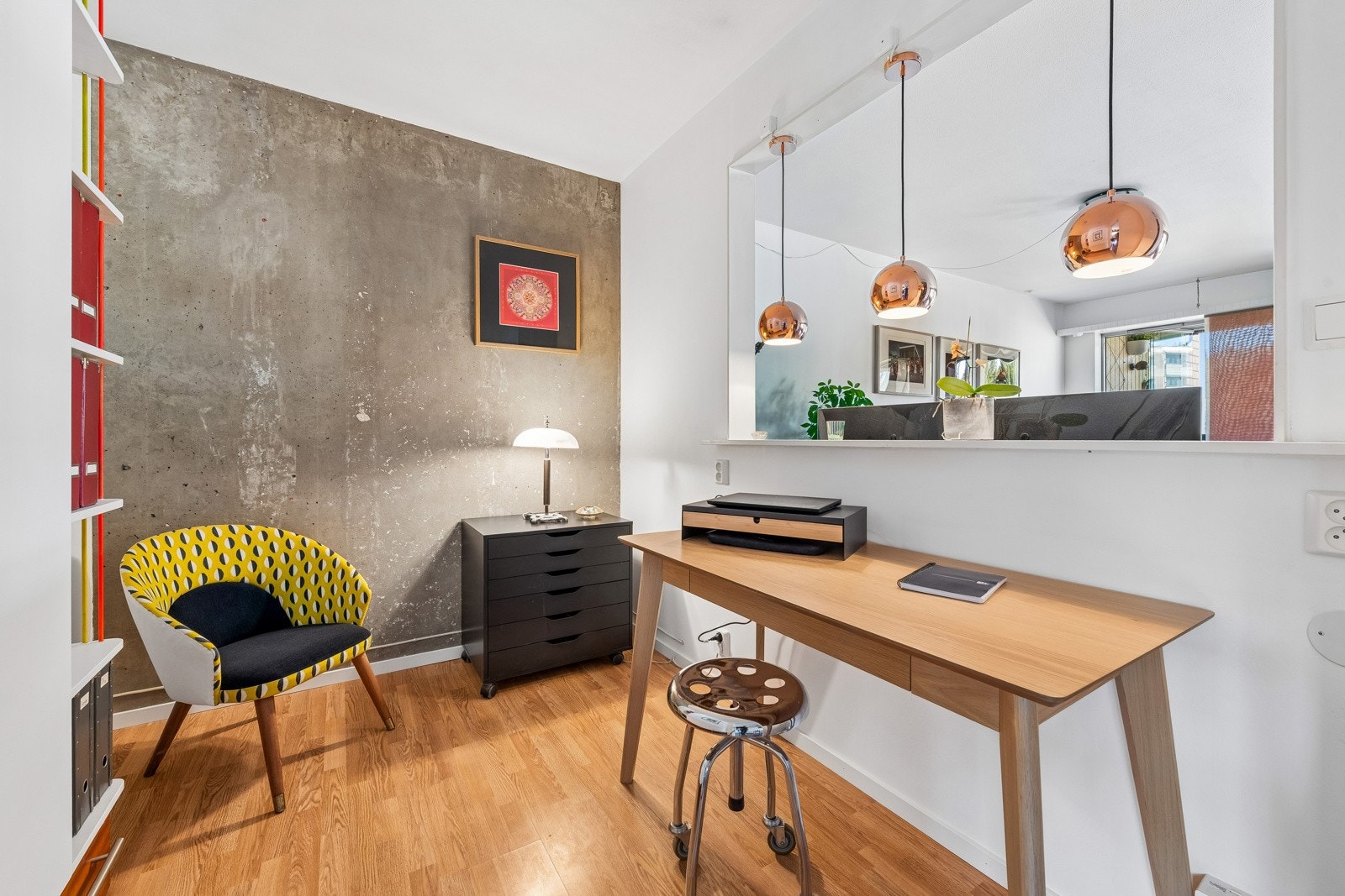Pent, praktisk og lyst kontor. Galleribilde