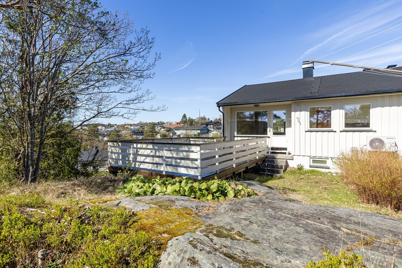 Her kan du nyte solen i flotte omgivelser på egen tomt. Galleribilde
