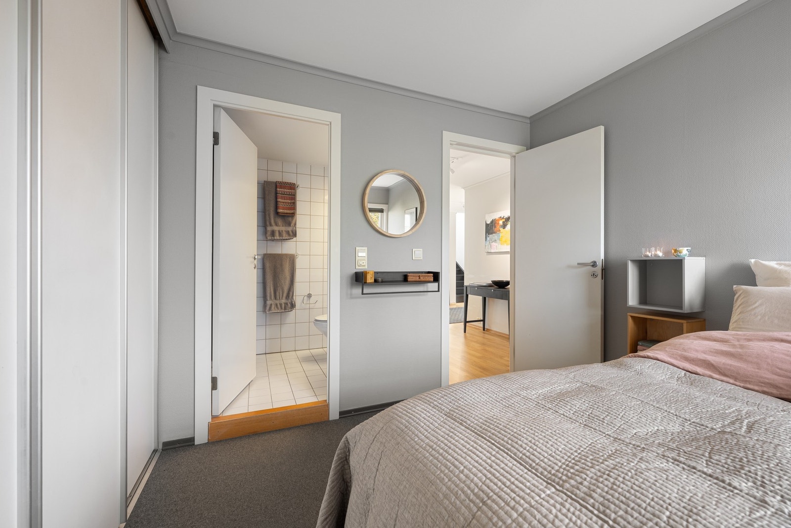 Hovedsoverom med eget baderom Galleribilde