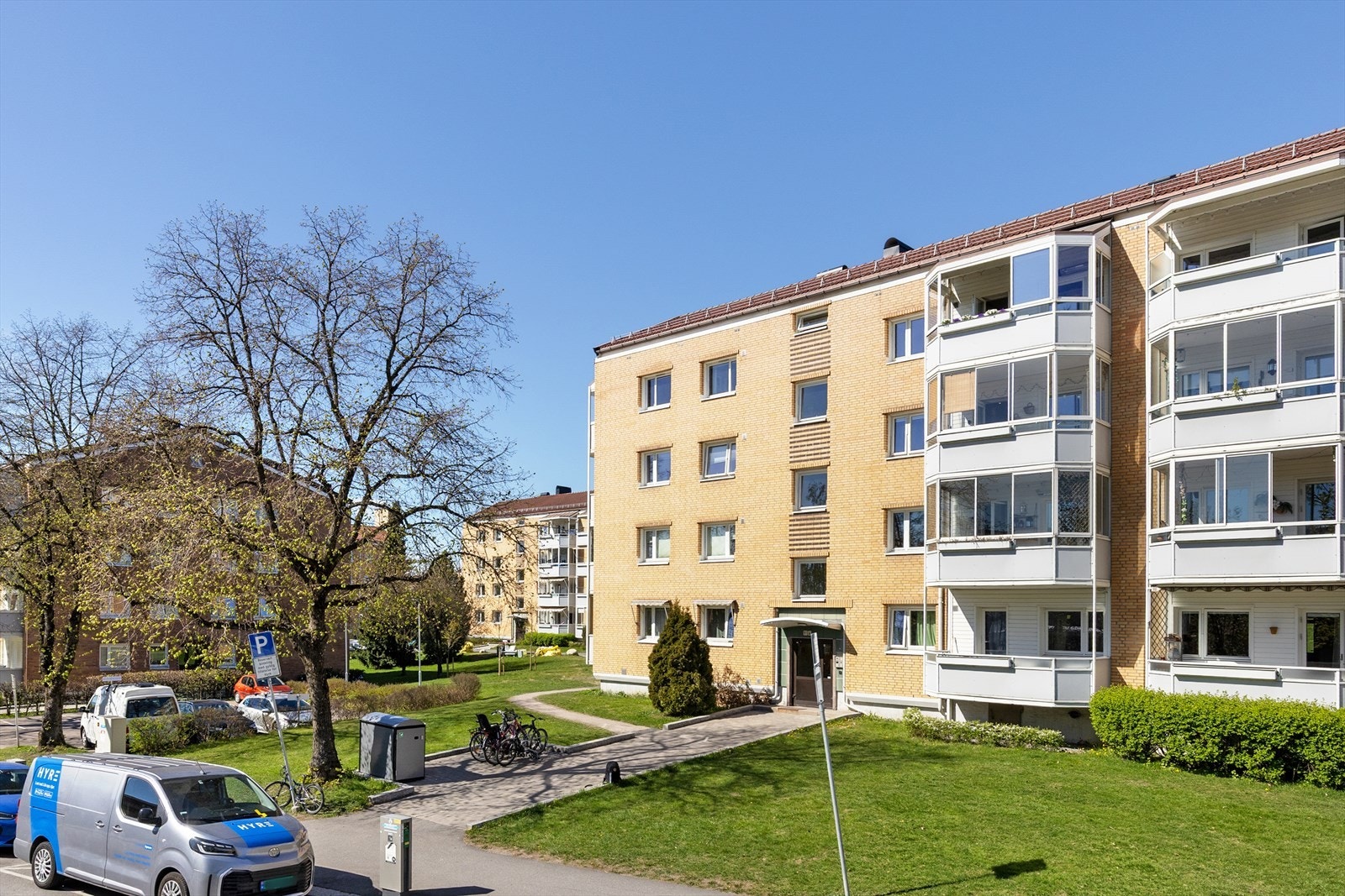 Leiligheten har et fint opparbeidet uteareal. Galleribilde