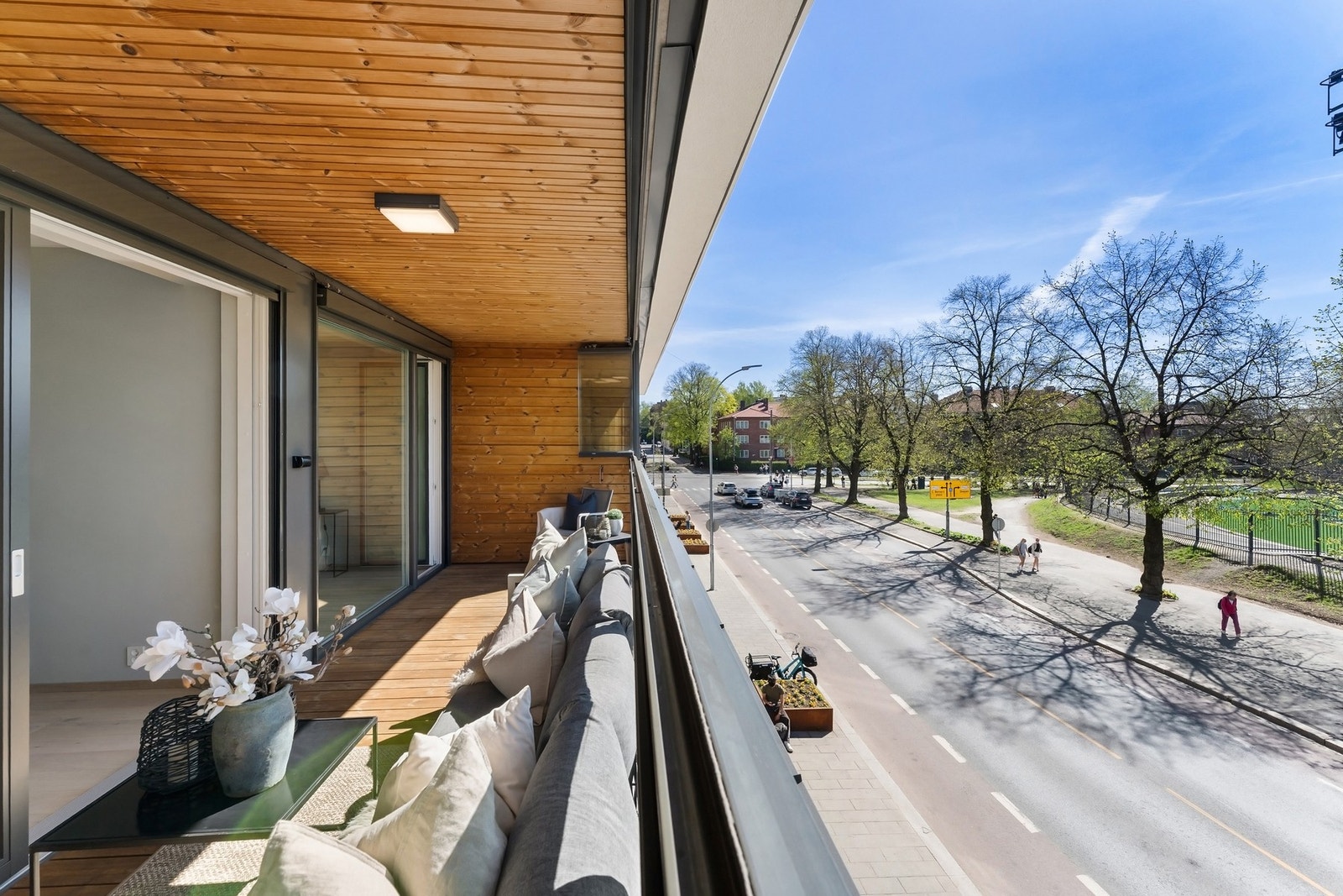 Et hyggelig uterom med god plass til både sittegruppe, spisebord og grill. Galleribilde