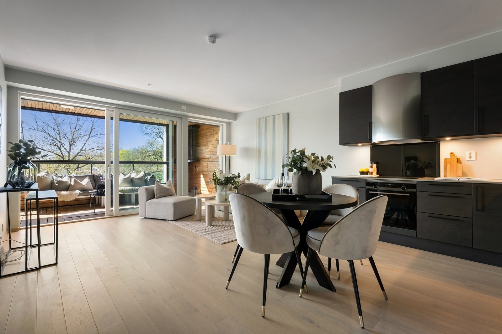 En lys og moderne frontleilighet med høy standard i Middelthunet. Galleribilde