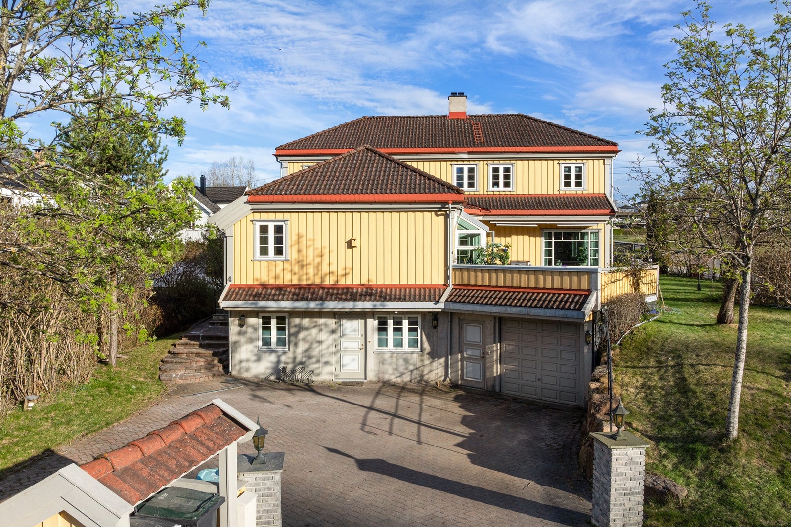 Gode parkeringsmuligheter i garasje, med innvendig ankomst til boligen Galleribilde