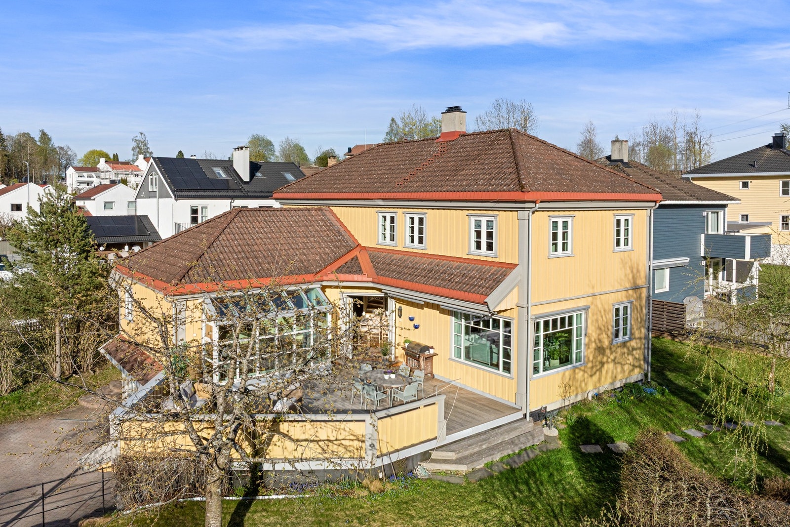Arkitekttegnet enebolig oppført i 2002 Galleribilde