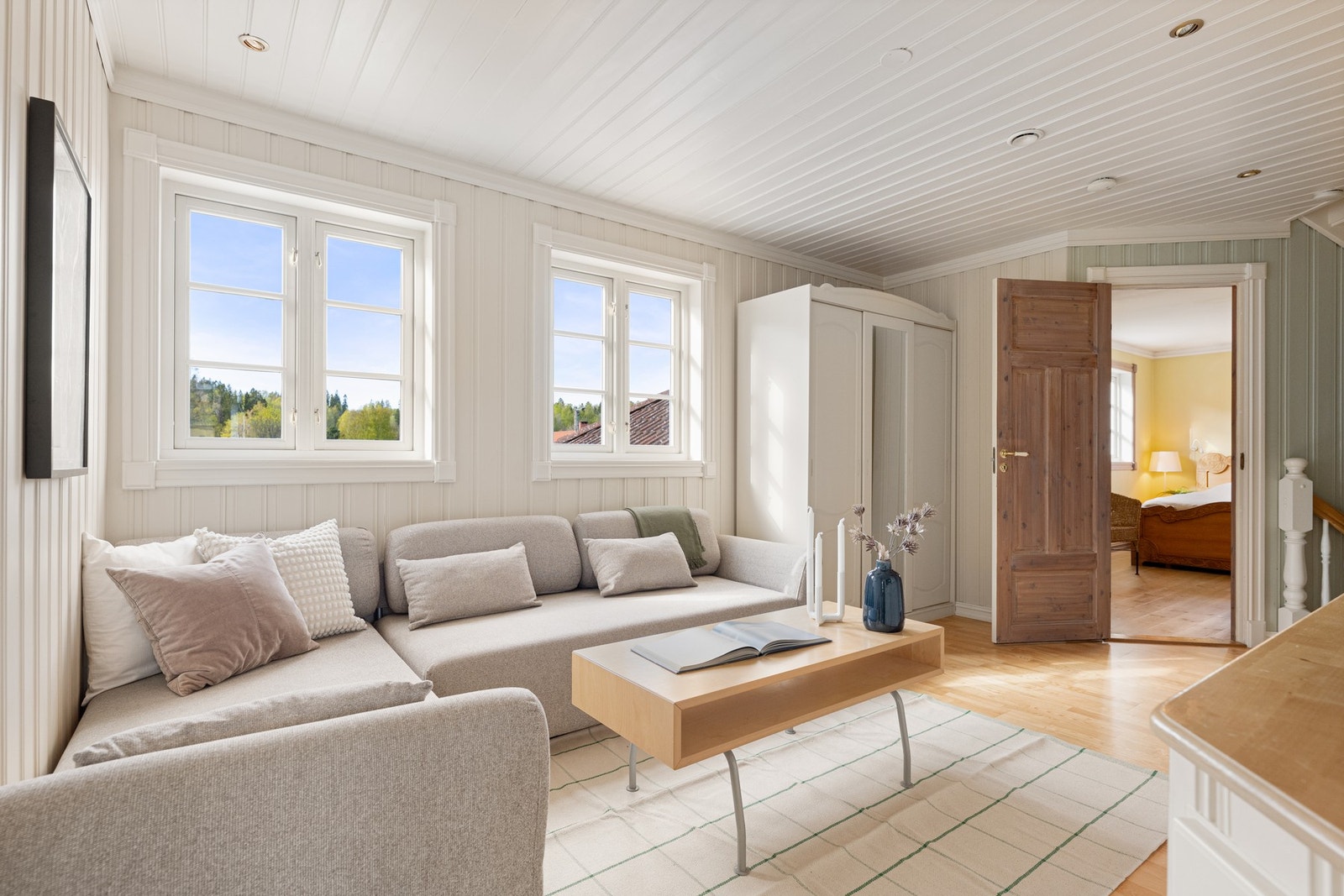 2. etasje med fire soverom, to bad og mulighet for å innrede til TV-stue Galleribilde