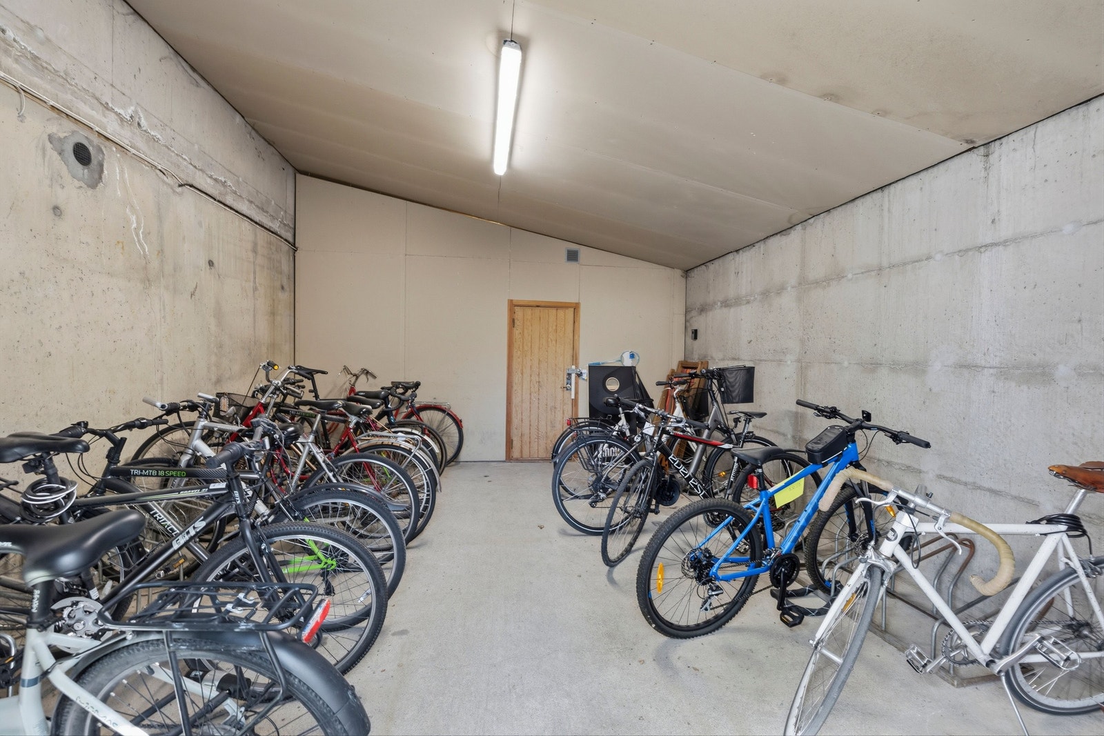 Sykkelgarasje for beboere Galleribilde