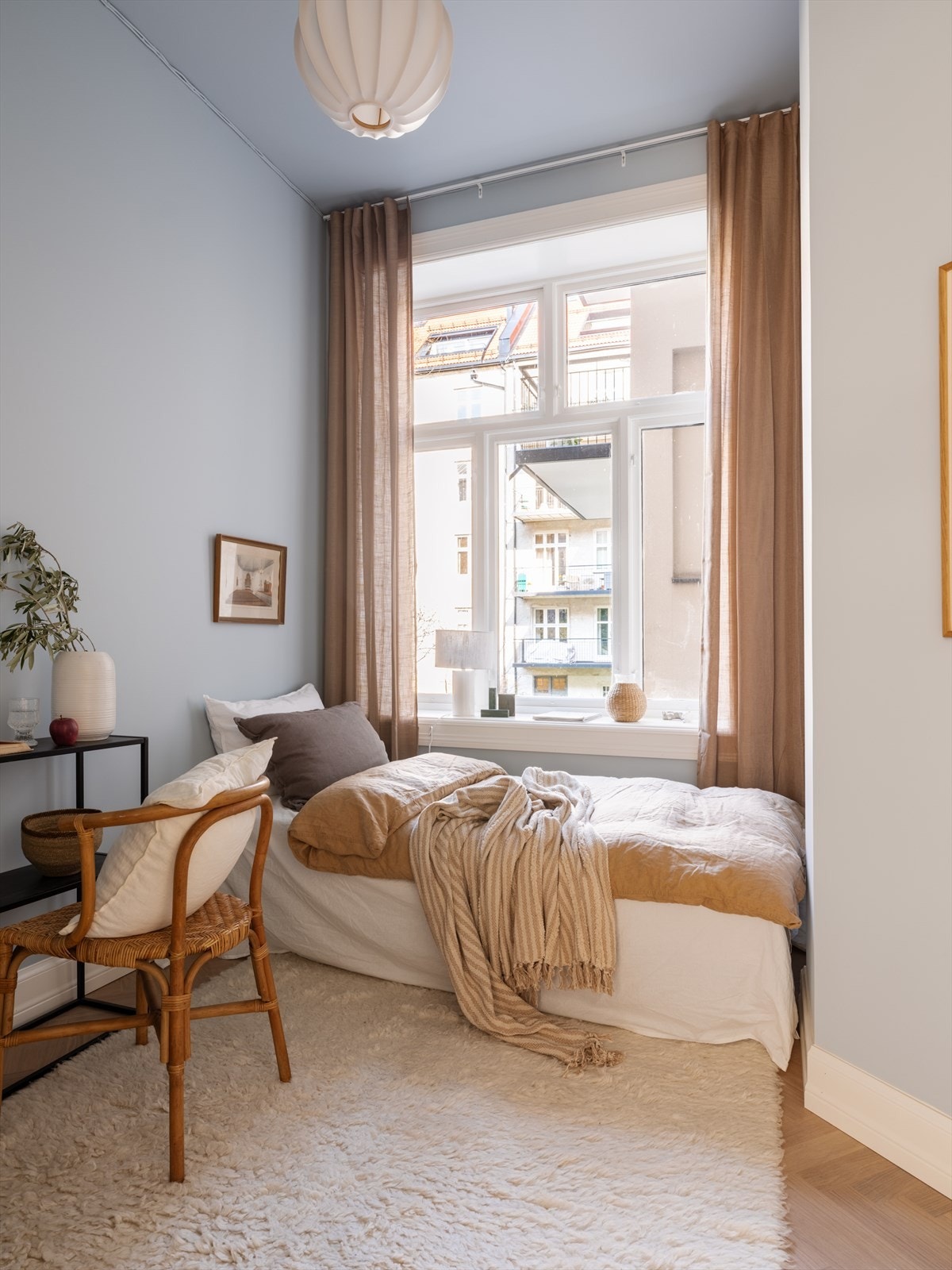 Rommet vender mot bakgård. Galleribilde