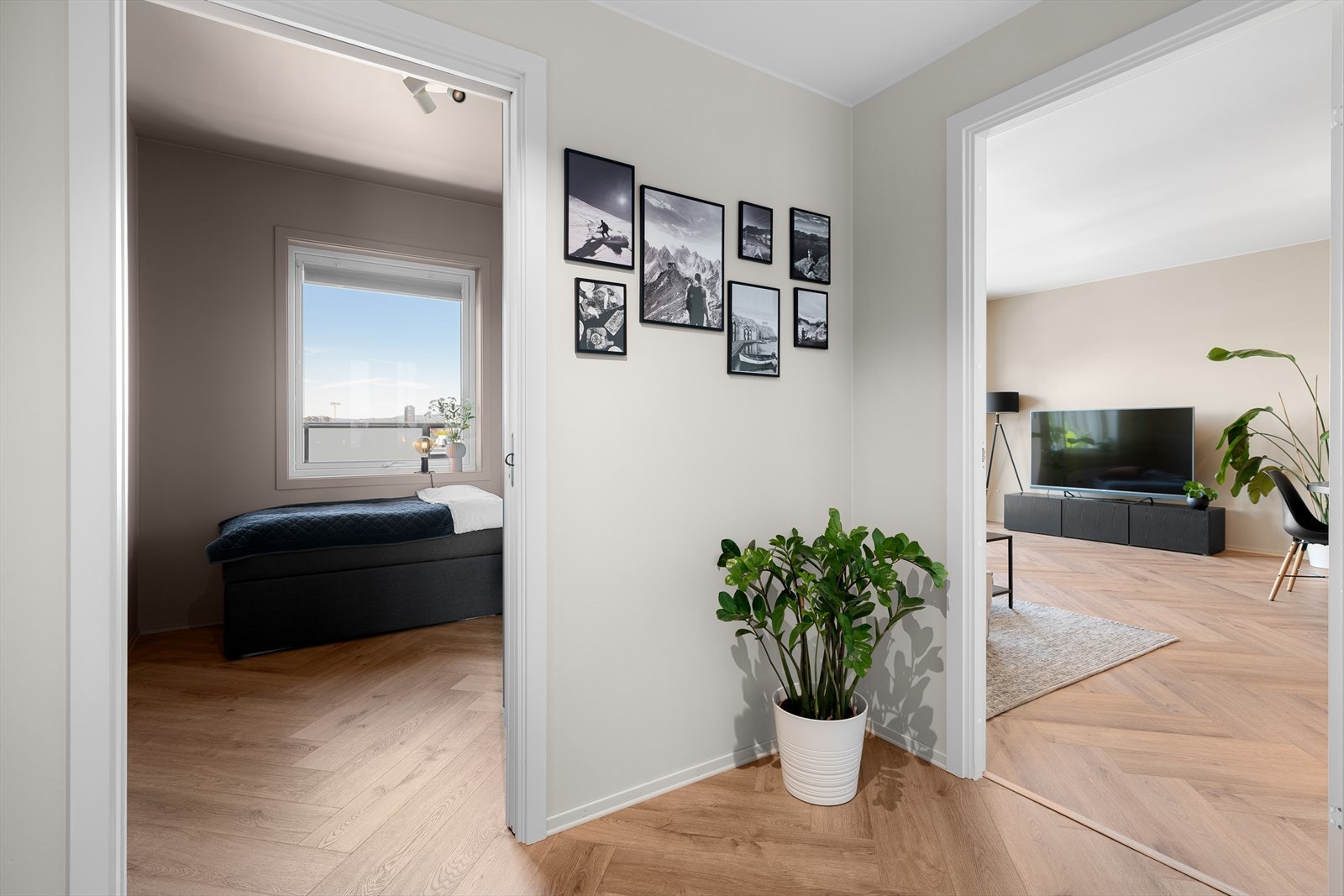 Leiligheten har en arealeffektiv planløsning med to soverom. Galleribilde
