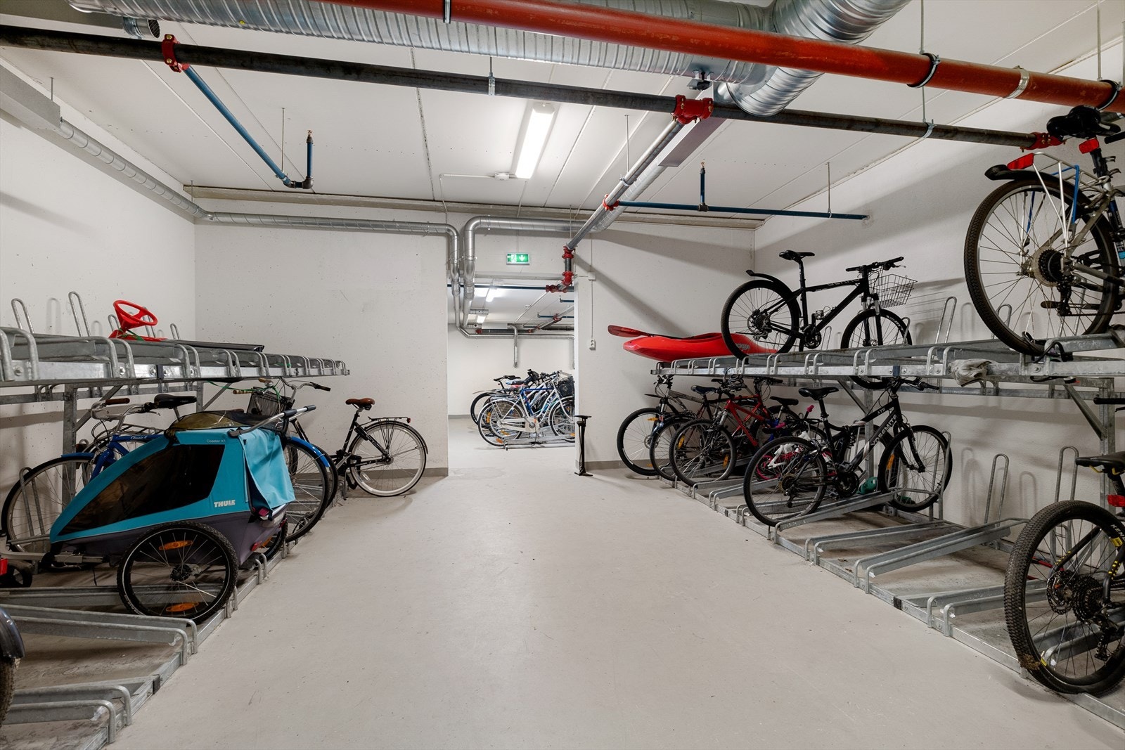 Borettslaget har to romslige, felles sykkelrom med gode oppbevaringsmuligheter. Galleribilde