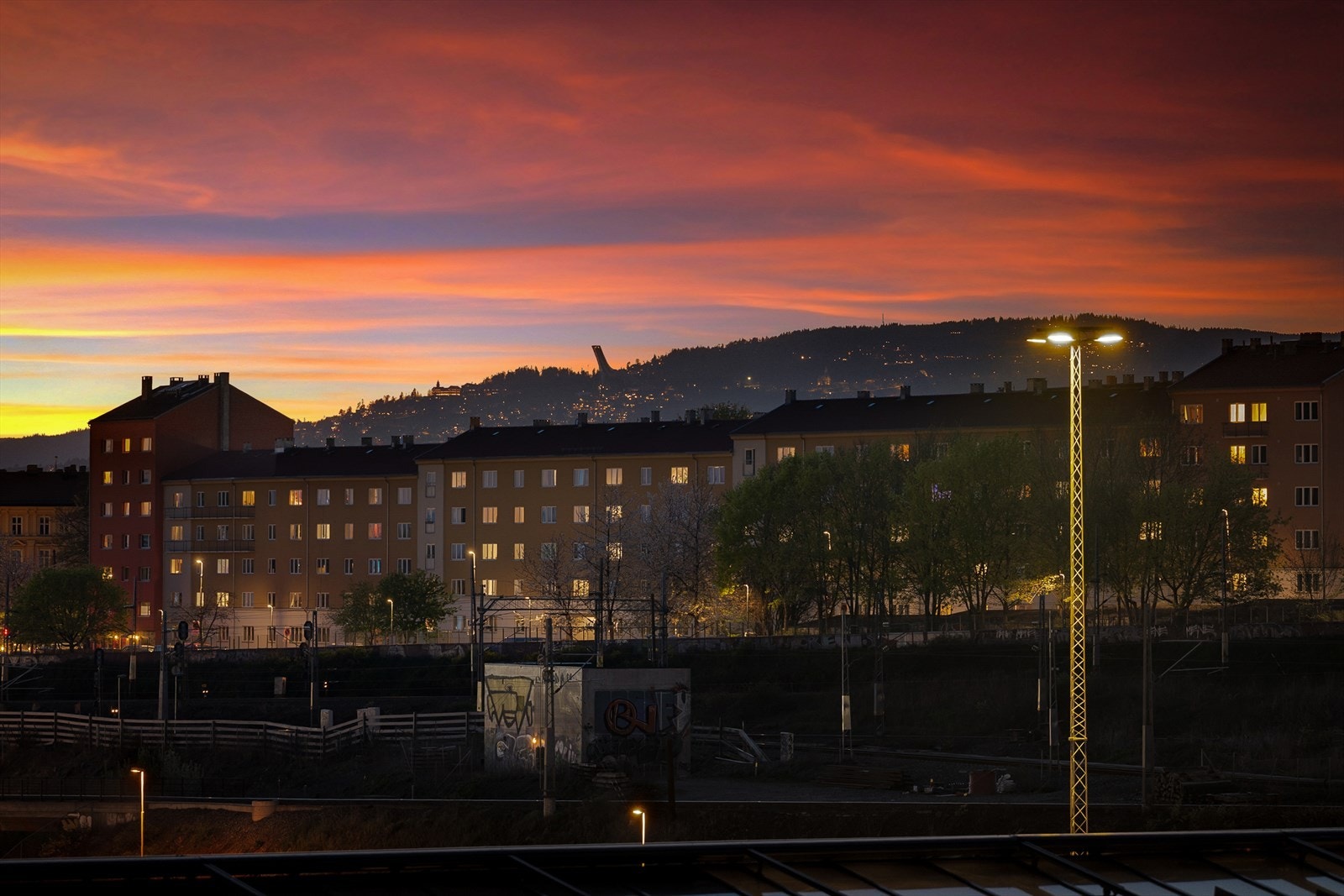 Fra toppetasjen har man en vidstrakt utsikt over nærområdet og Oslo. Galleribilde