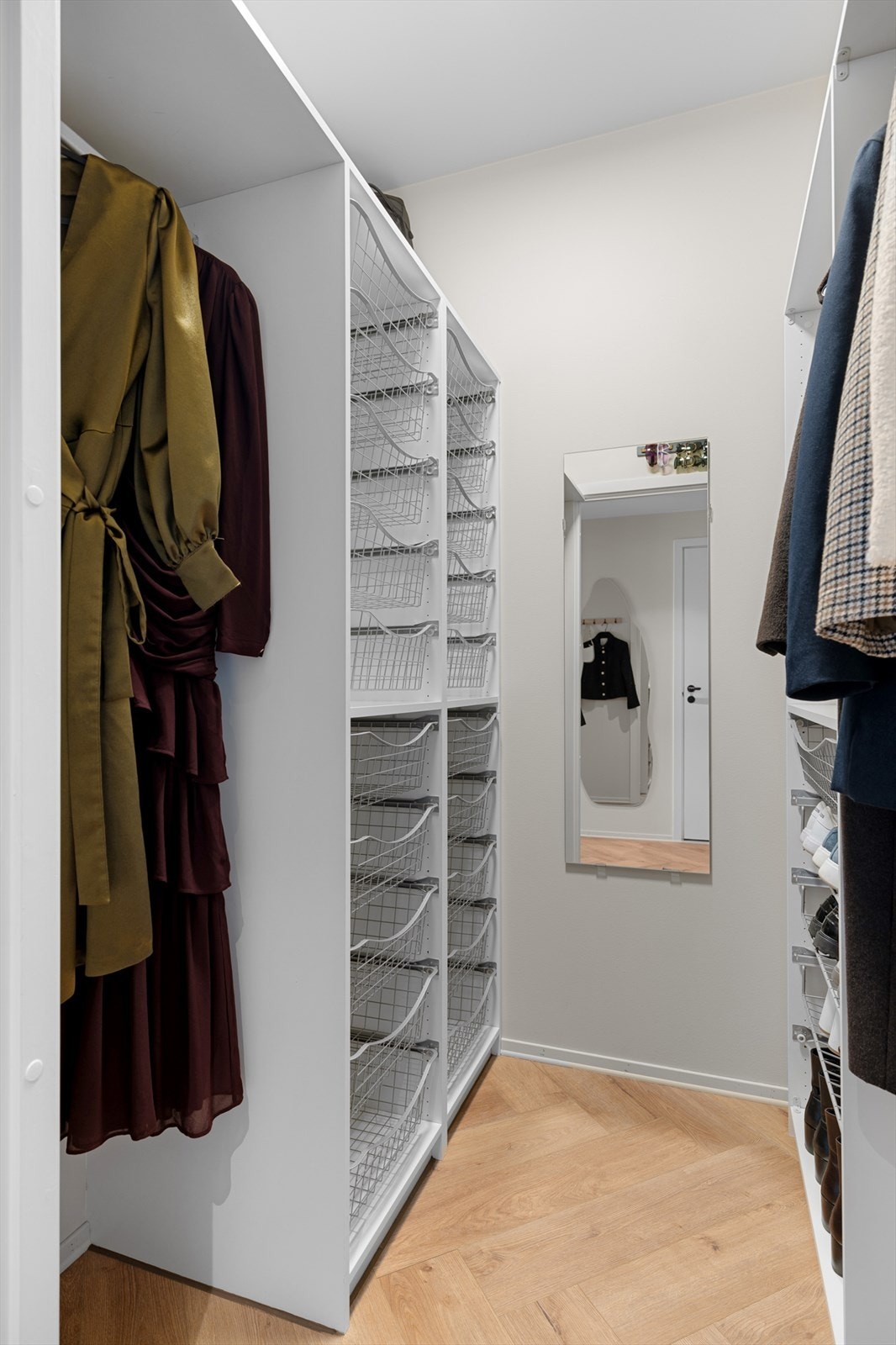 God plass til garderobesystemer i den interne boden. Galleribilde