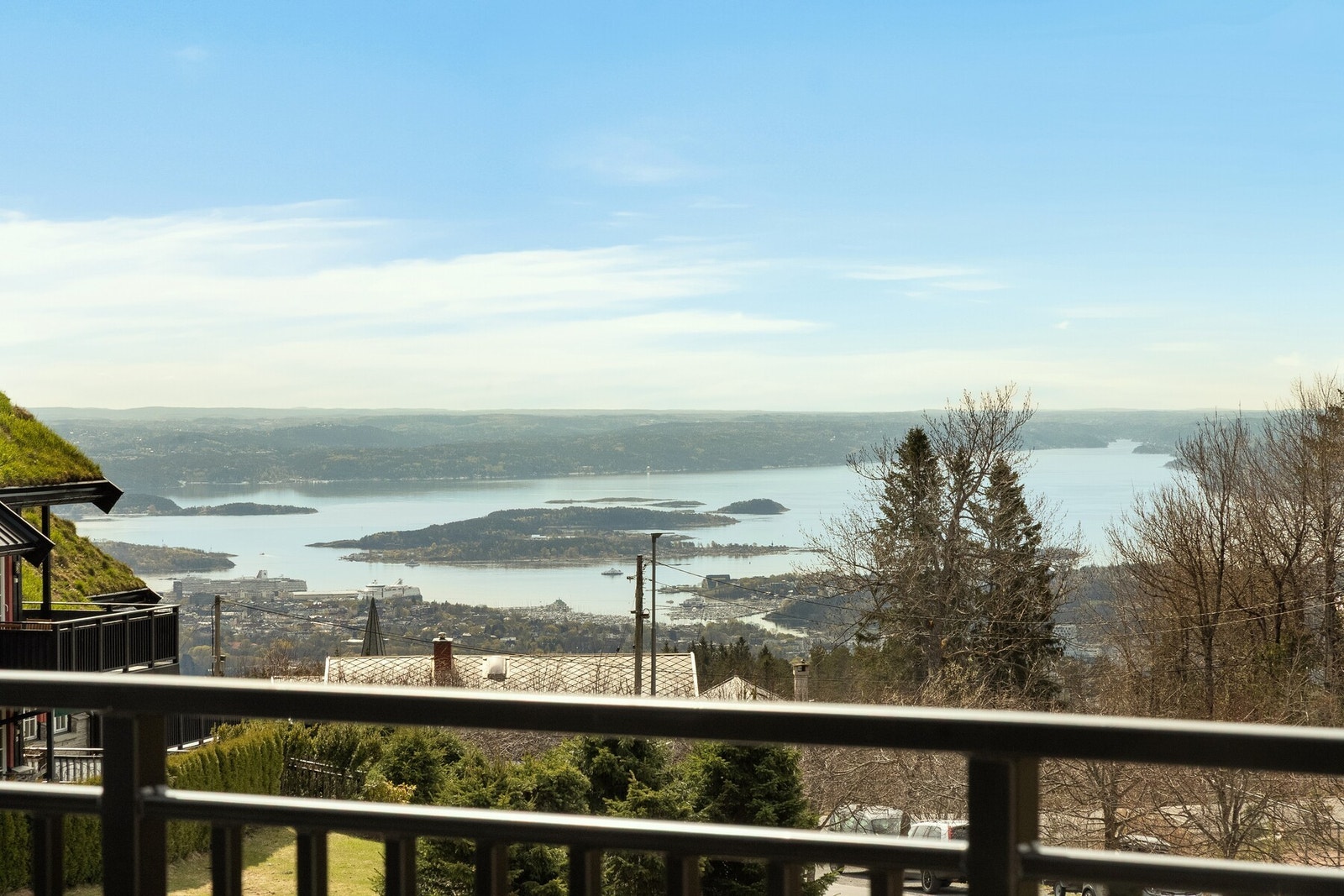 Fantastisk, vidstrakt utsikt over Oslo by og fjorden. Galleribilde