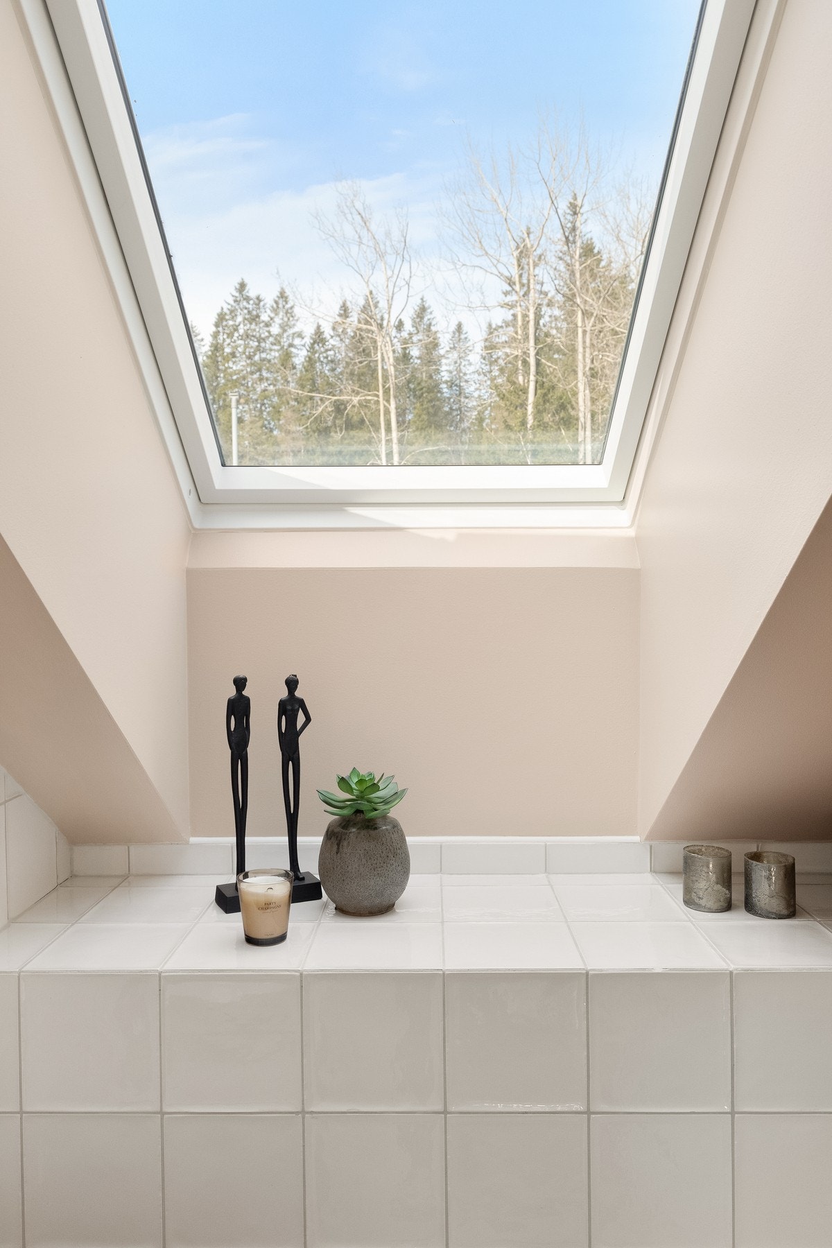 Takvindu som gir rikelig med naturlig lys. Galleribilde