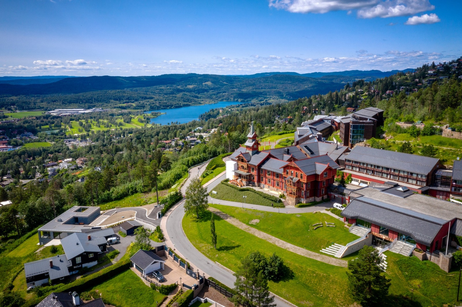 Holmenkollen Park Hotel med spa, treningssenter, restaurant og flotte omgivelser like i nærheten. Galleribilde