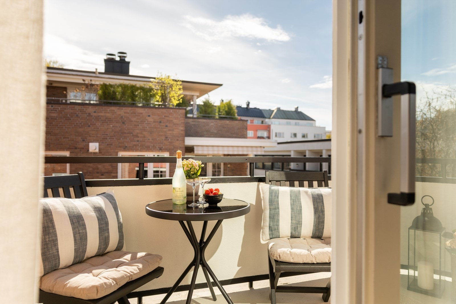 Leiligheten byr på en herlig sydøstvendt balkong på ca. 4 m² med gode solforhold. Galleribilde