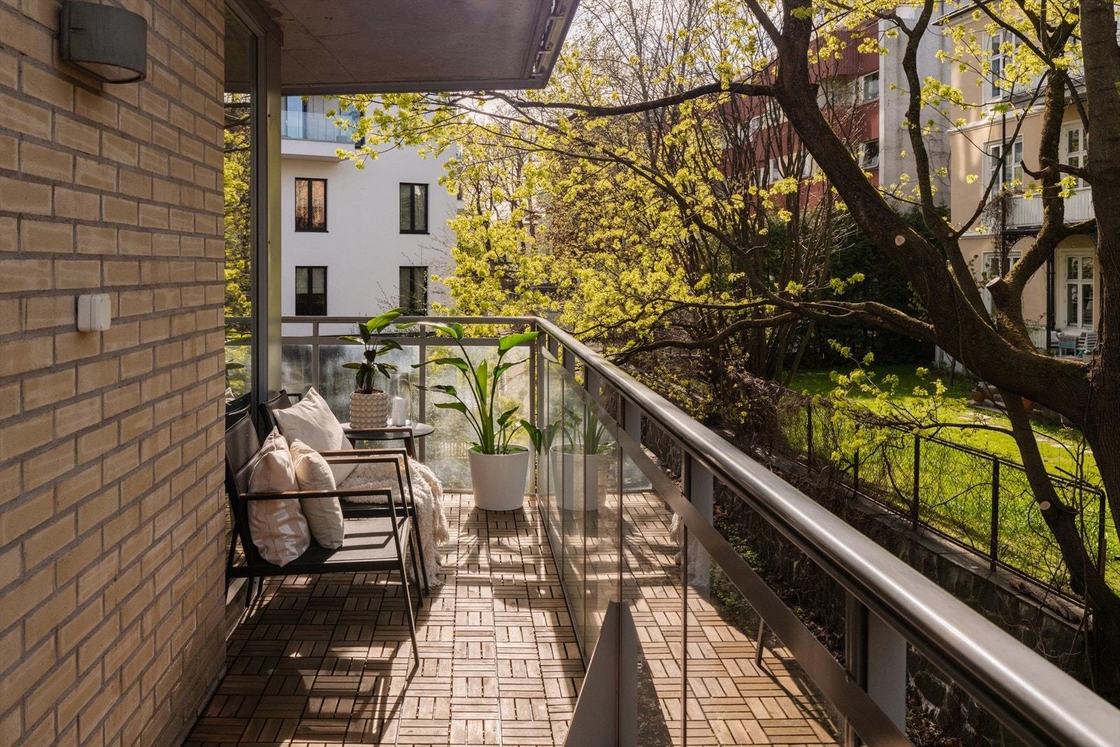 Balkongen vender både sør og vest så her har du gode solforhold gjennom hele dagen avhengig av hvor du sitter. Galleribilde